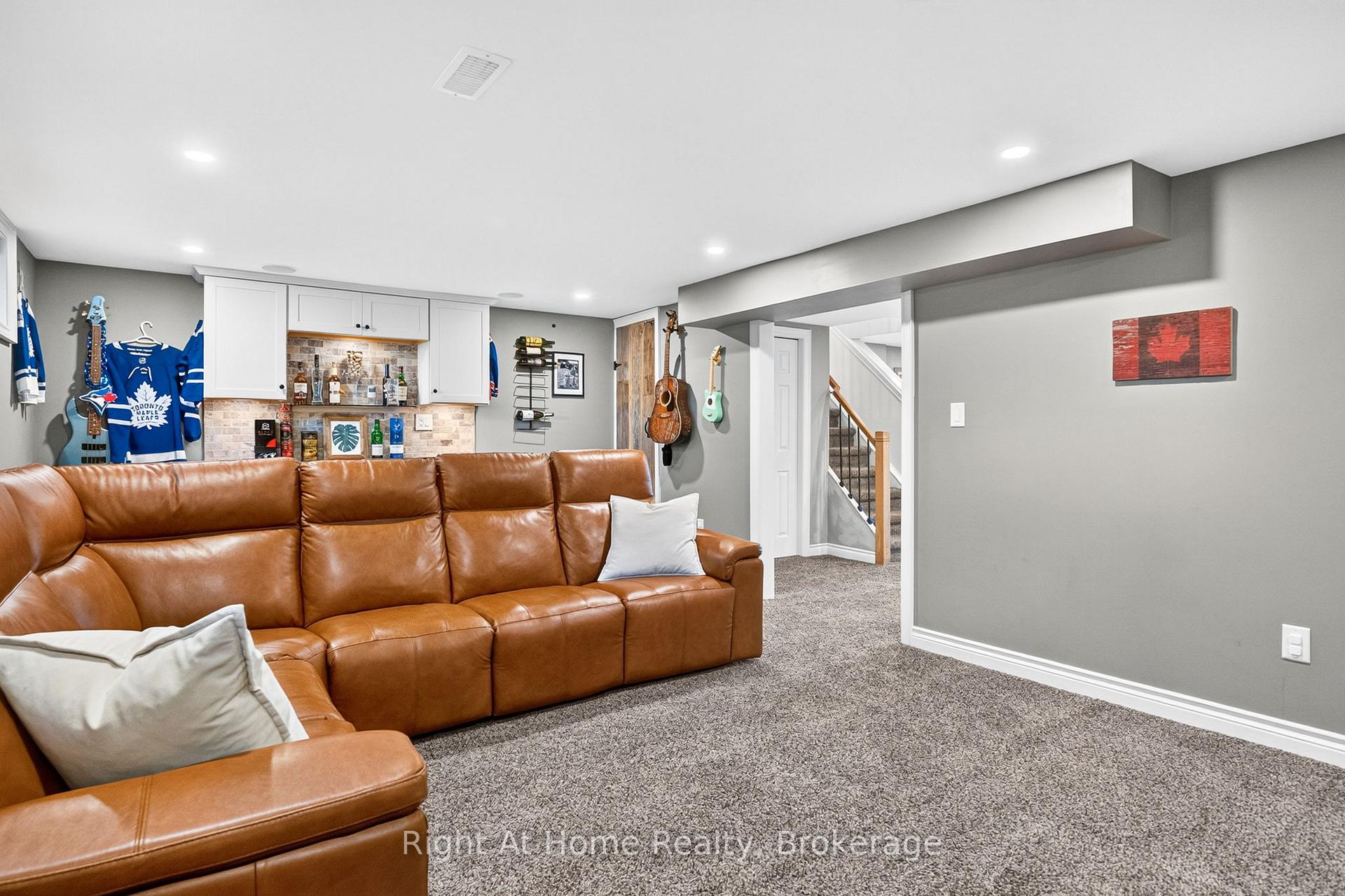 Photo 23 of 23 Laurendale Avenue, Hamilton, Waterdown — HOMEH