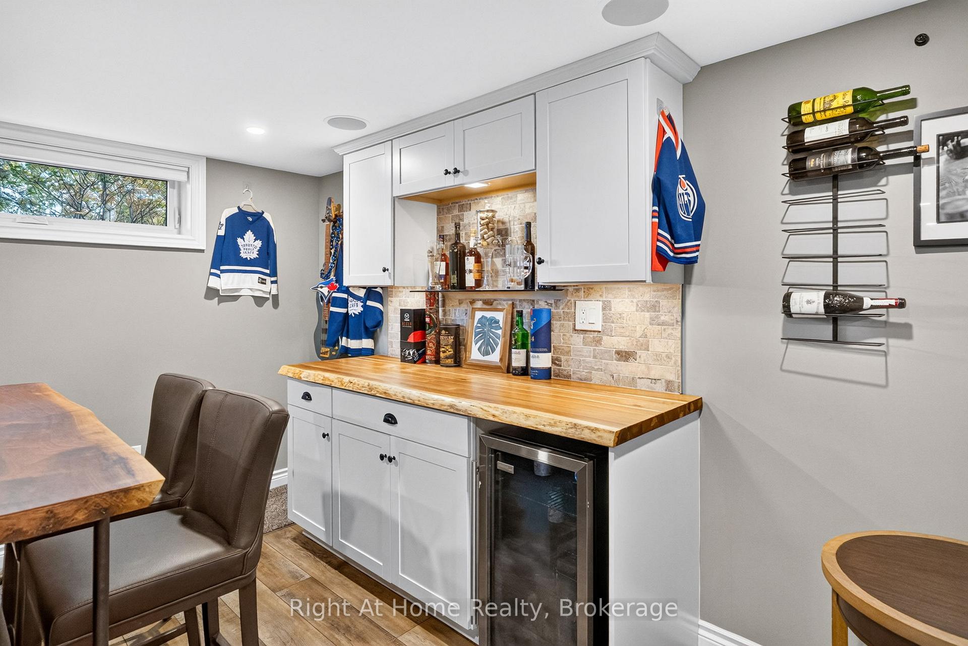 Photo 24 of 23 Laurendale Avenue, Hamilton, Waterdown — HOMEH