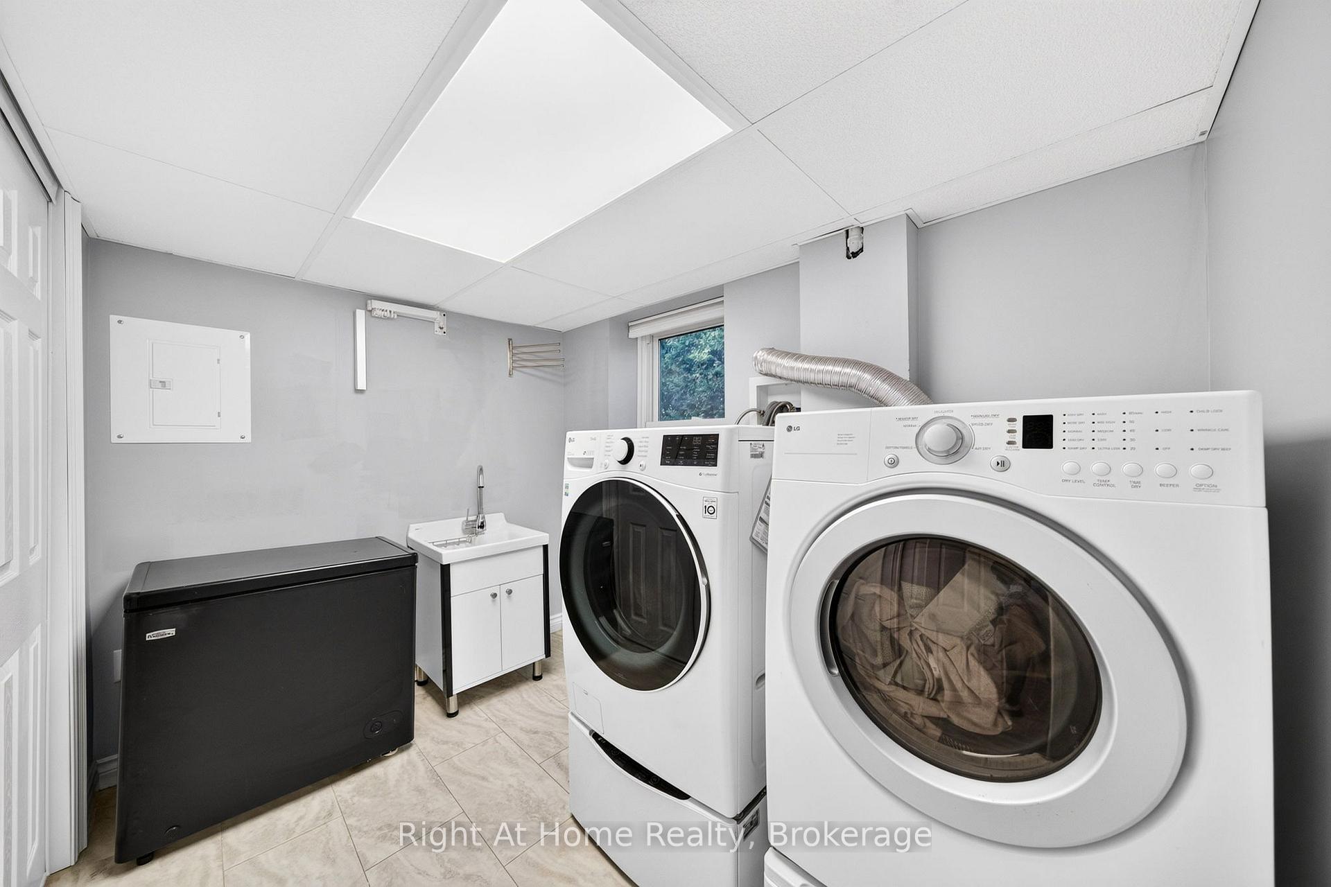 Photo 27 of 23 Laurendale Avenue, Hamilton, Waterdown — HOMEH