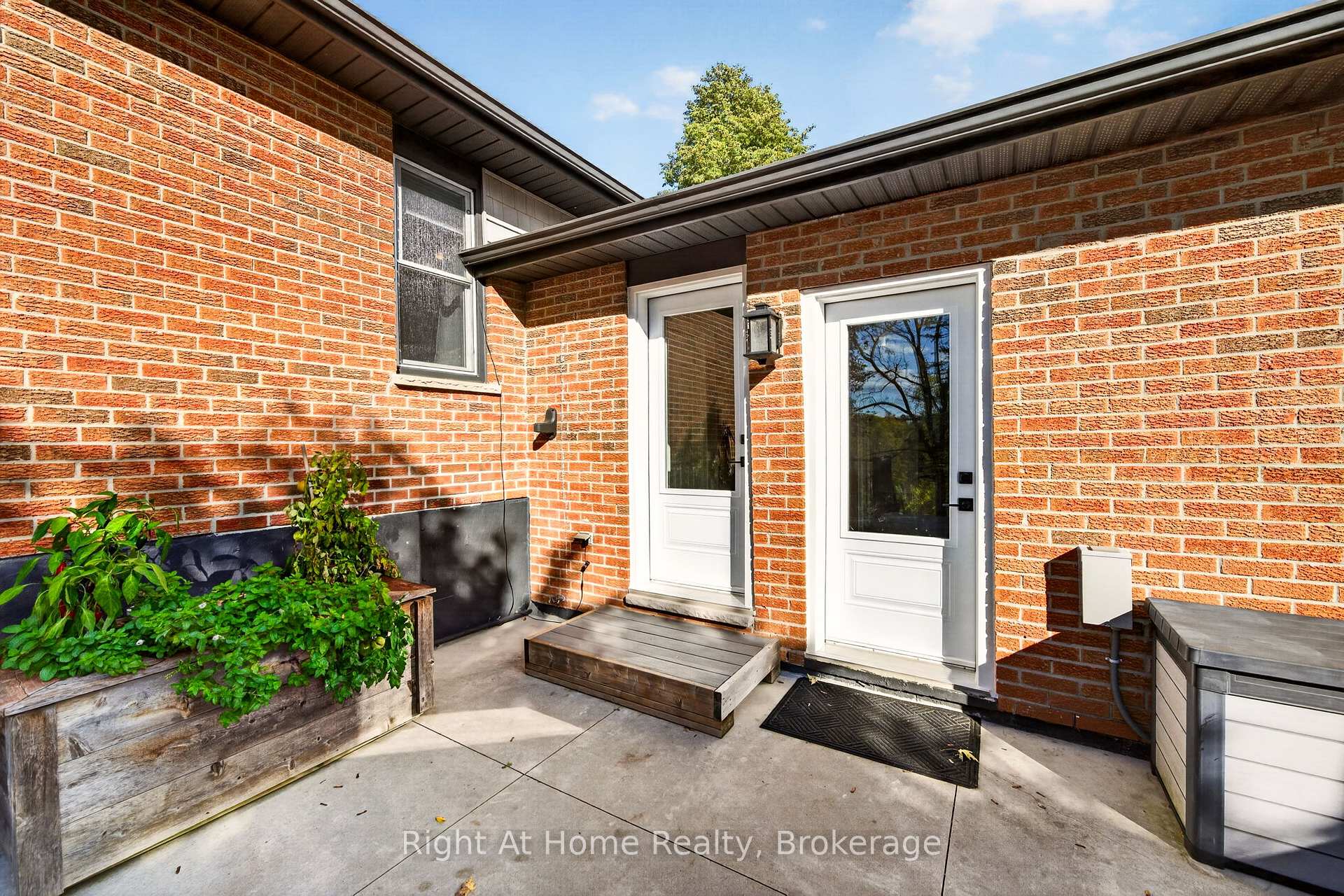 Photo 28 of 23 Laurendale Avenue, Hamilton, Waterdown — HOMEH