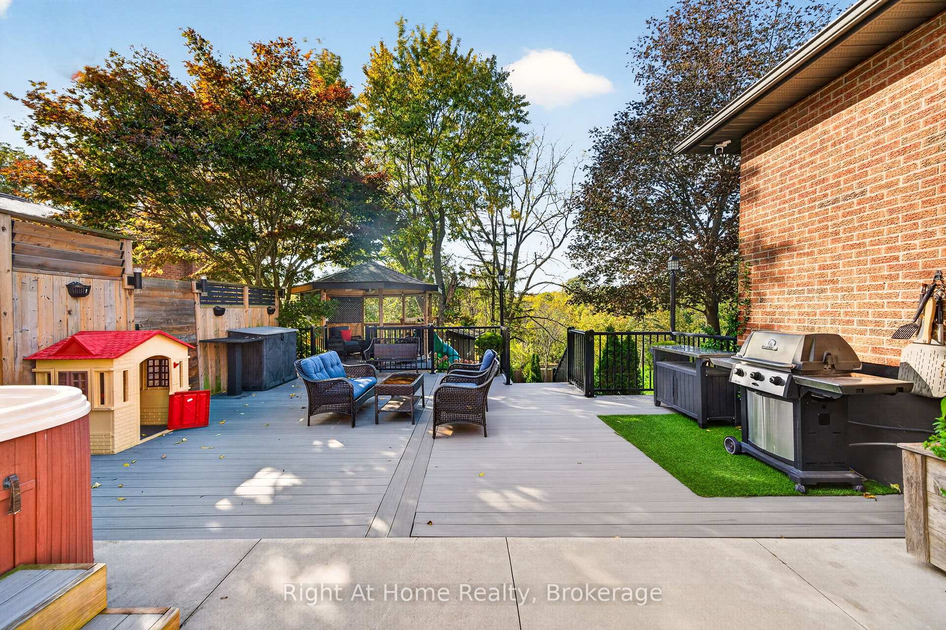 Photo 29 of 23 Laurendale Avenue, Hamilton, Waterdown — HOMEH