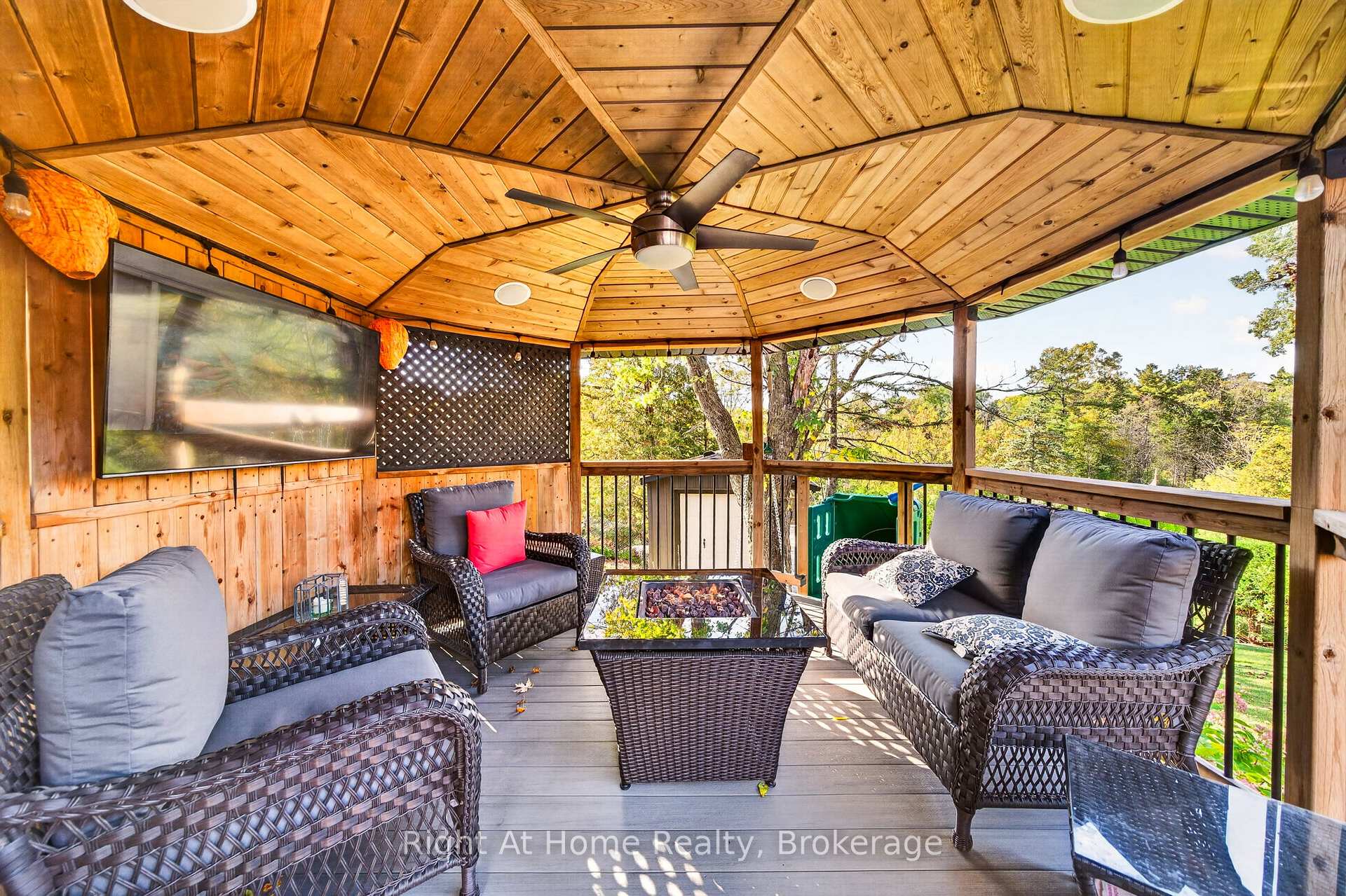 Photo 33 of 23 Laurendale Avenue, Hamilton, Waterdown — HOMEH