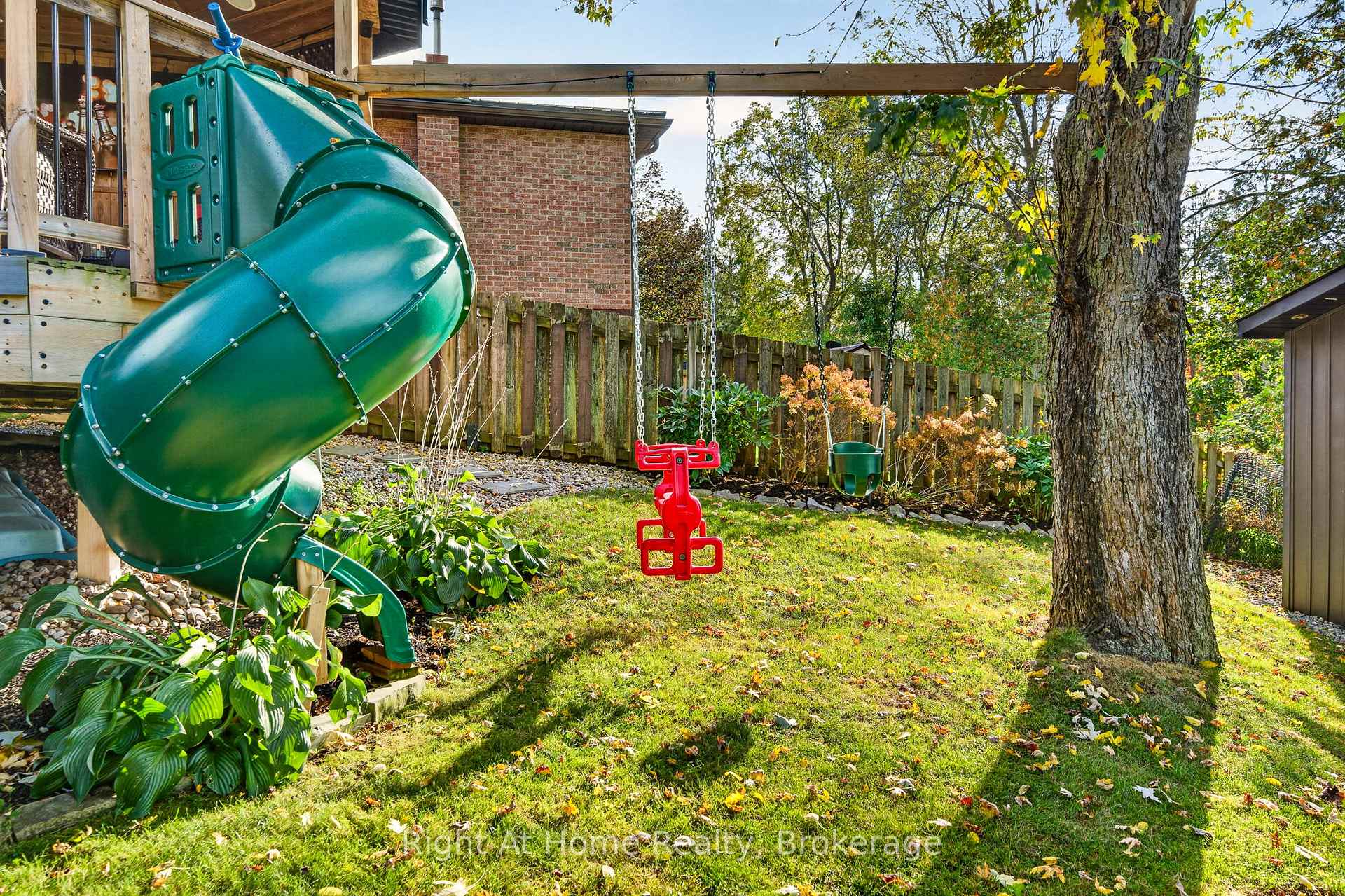 Photo 36 of 23 Laurendale Avenue, Hamilton, Waterdown — HOMEH