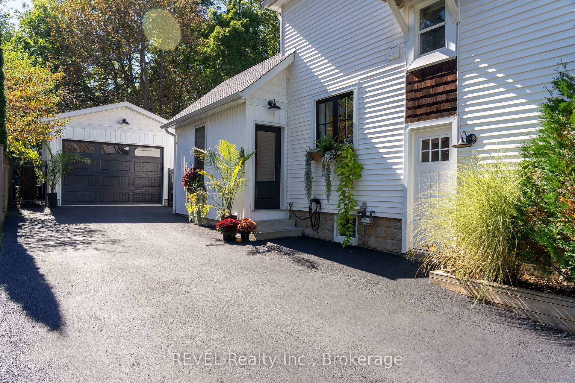 Photo 8 of 6 Elm Avenue, Pelham, Fonthill — HOMEH