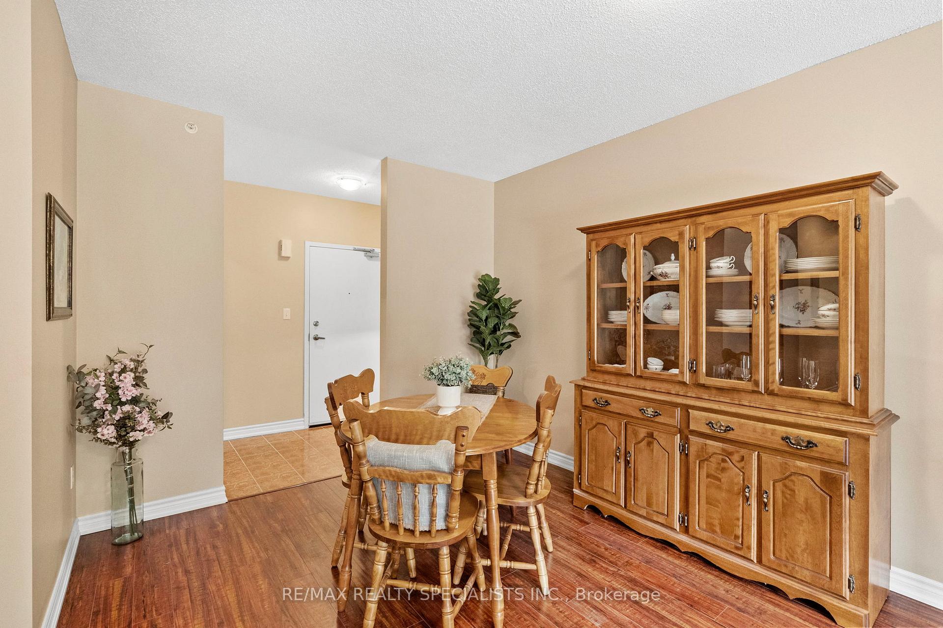 Photo 13 of Unit 408, 41 Ferndale Drive S, Barrie, Ardagh — HOMEH