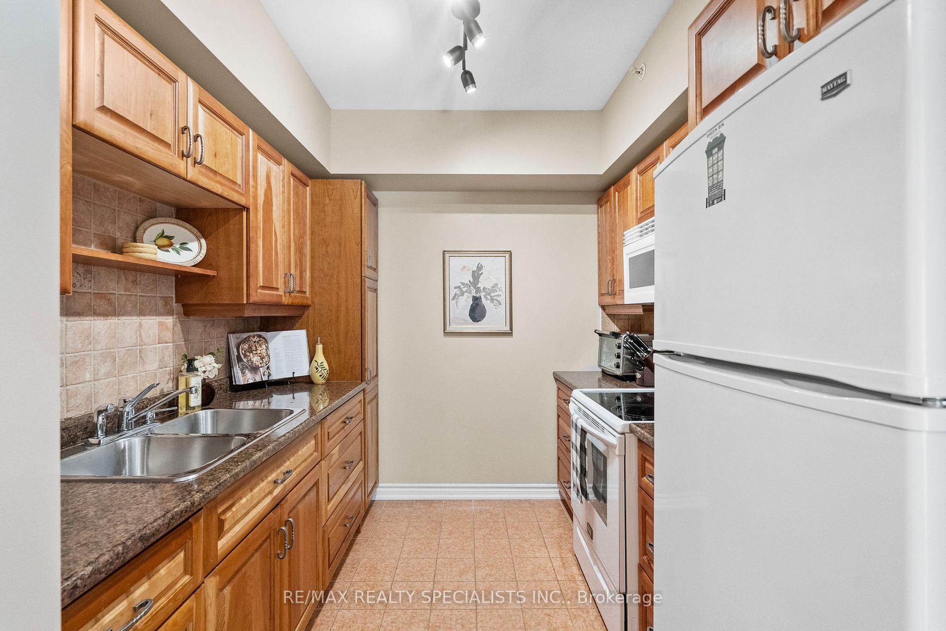 Photo 18 of Unit 408, 41 Ferndale Drive S, Barrie, Ardagh — HOMEH