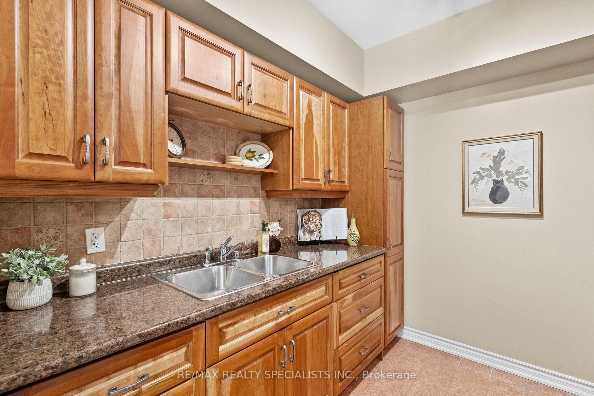 Photo 19 of Unit 408, 41 Ferndale Drive S, Barrie, Ardagh — HOMEH