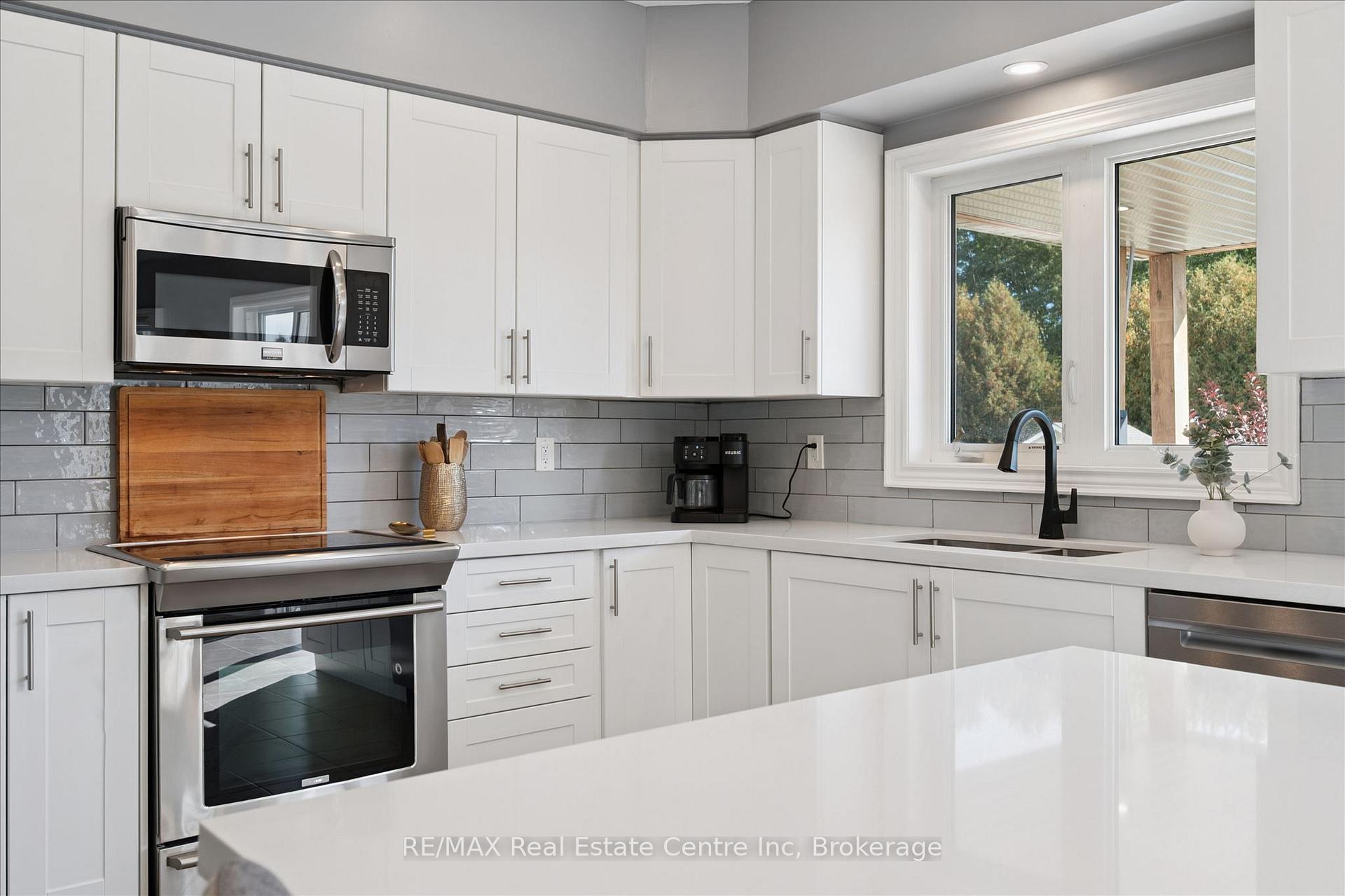 Photo 13 of 106 Ryan Street, Centre Wellington, Fergus — HOMEH