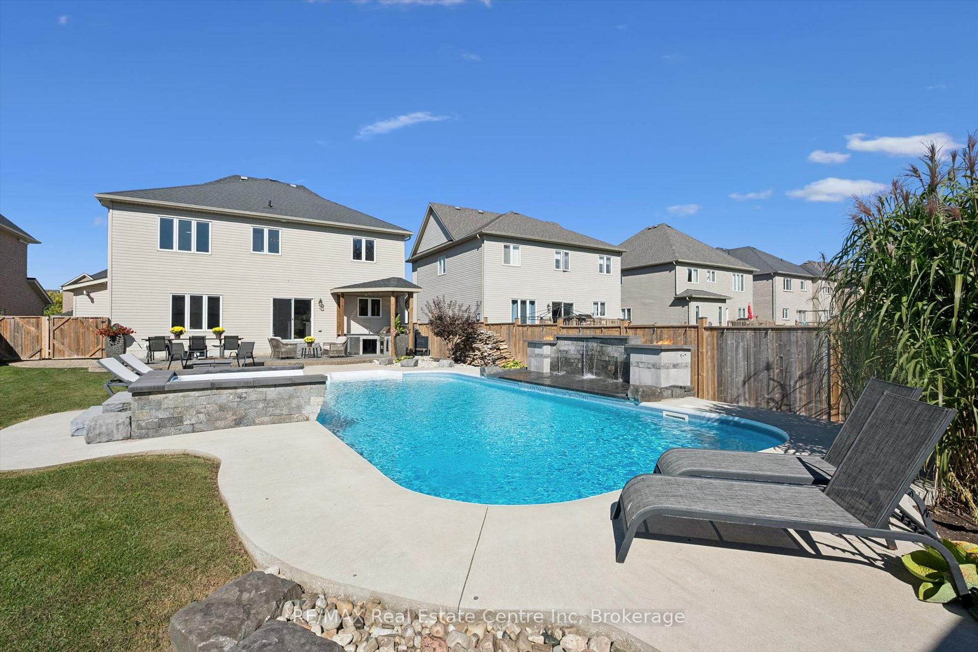 Photo 36 of 106 Ryan Street, Centre Wellington, Fergus — HOMEH