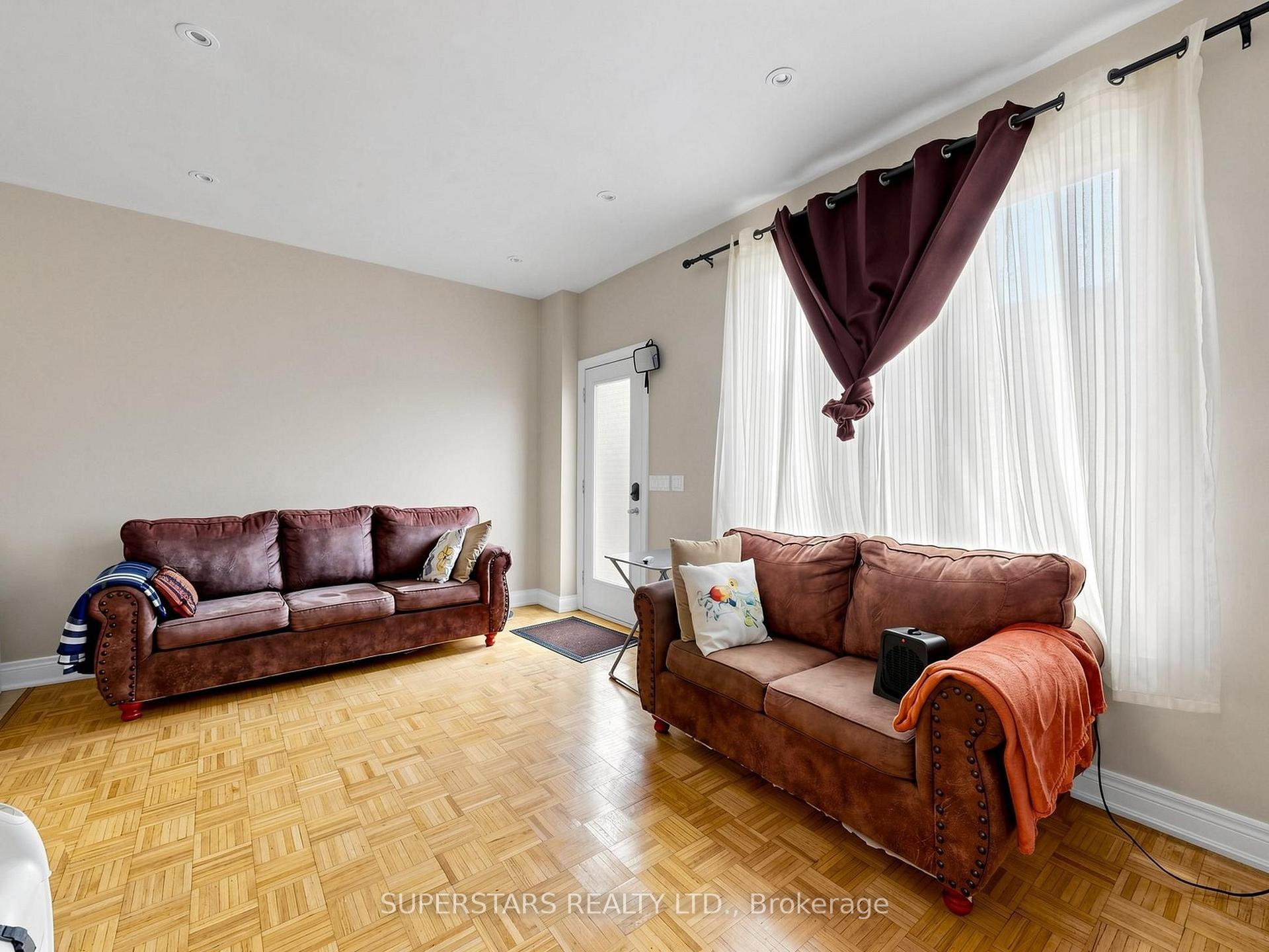 Photo 6 of 14 Bowsfield Road, North York, York University Heights — HOMEH