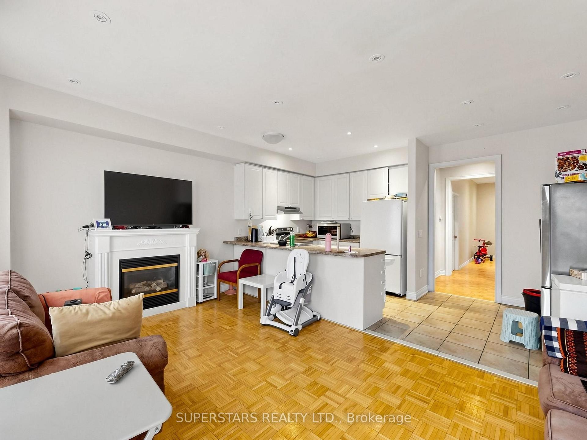Photo 7 of 14 Bowsfield Road, North York, York University Heights — HOMEH