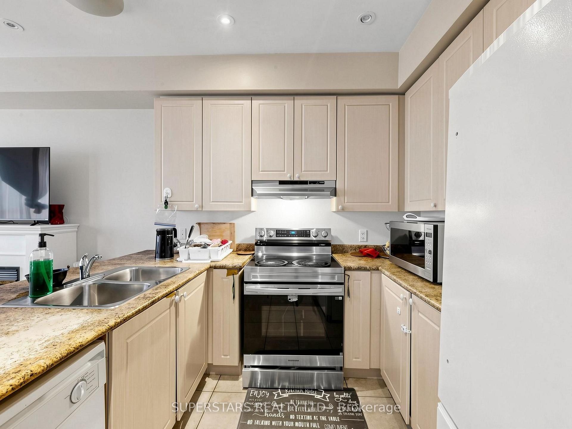 Photo 8 of 14 Bowsfield Road, North York, York University Heights — HOMEH