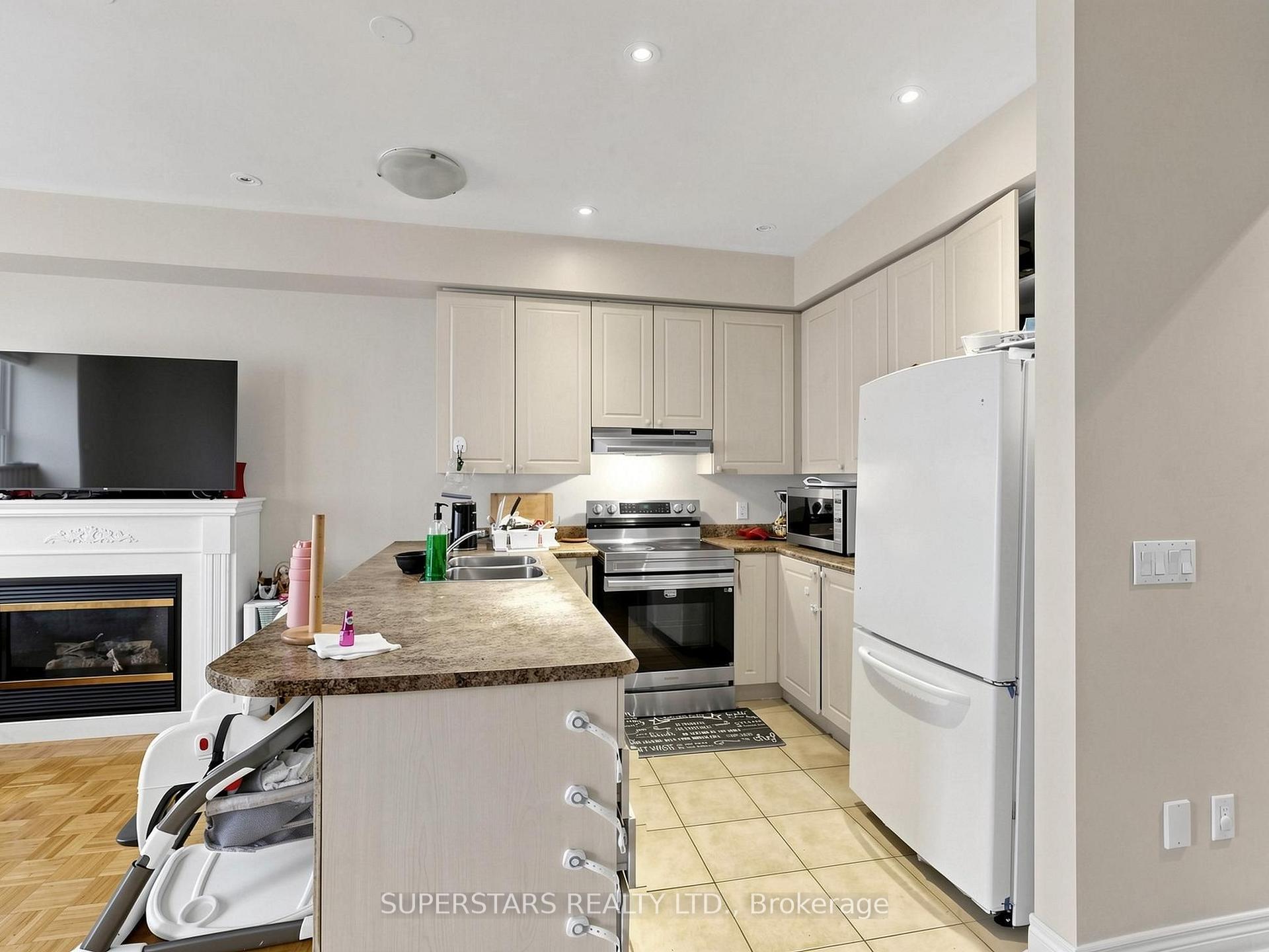 Photo 9 of 14 Bowsfield Road, North York, York University Heights — HOMEH