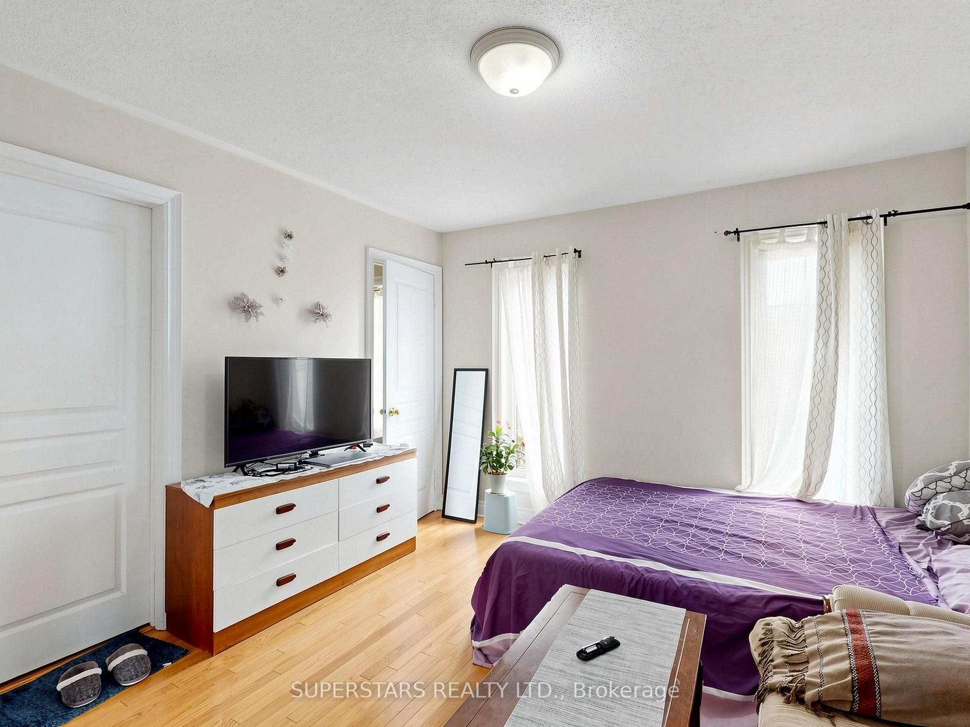 Photo 14 of 14 Bowsfield Road, North York, York University Heights — HOMEH