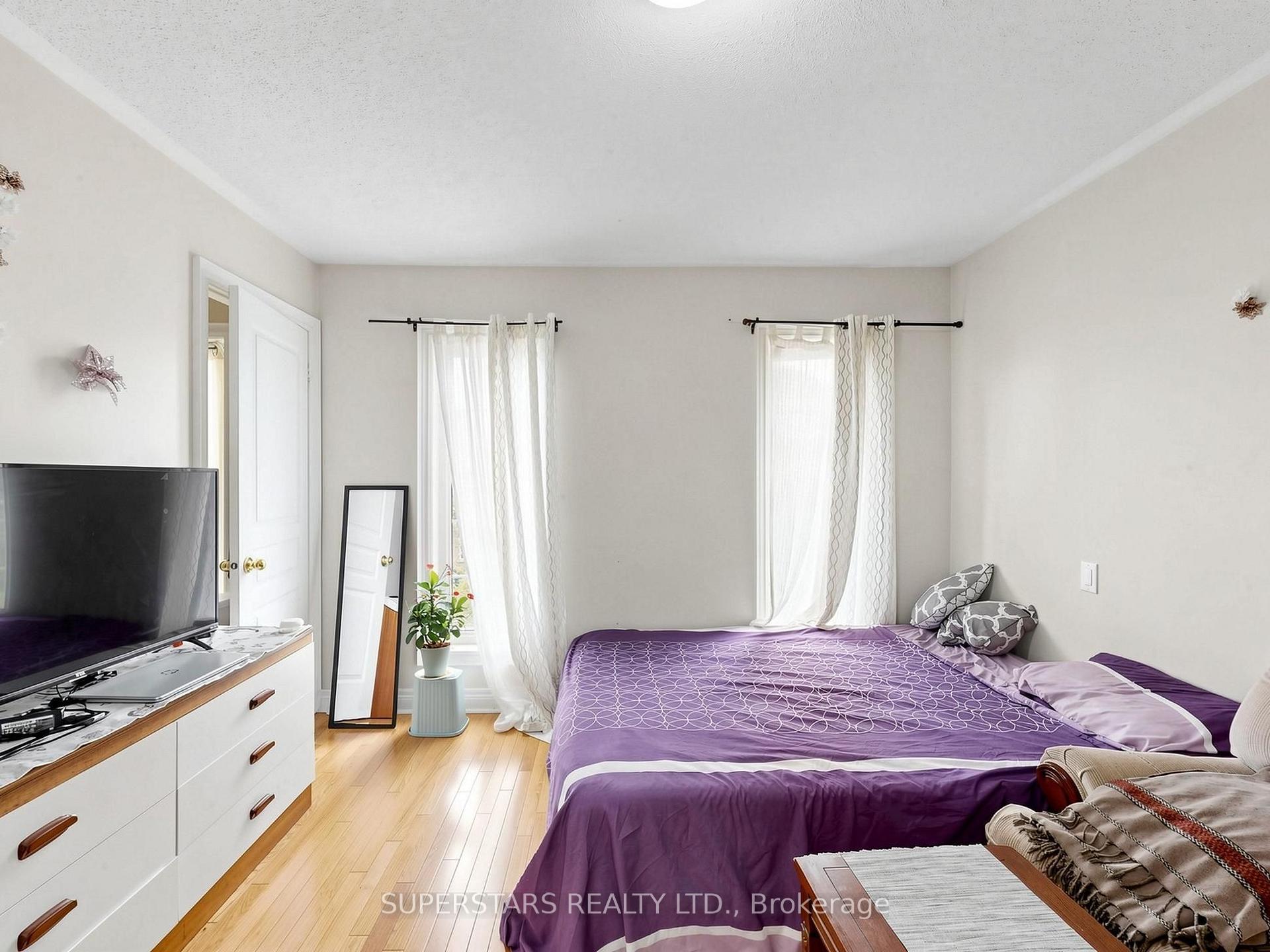 Photo 15 of 14 Bowsfield Road, North York, York University Heights — HOMEH
