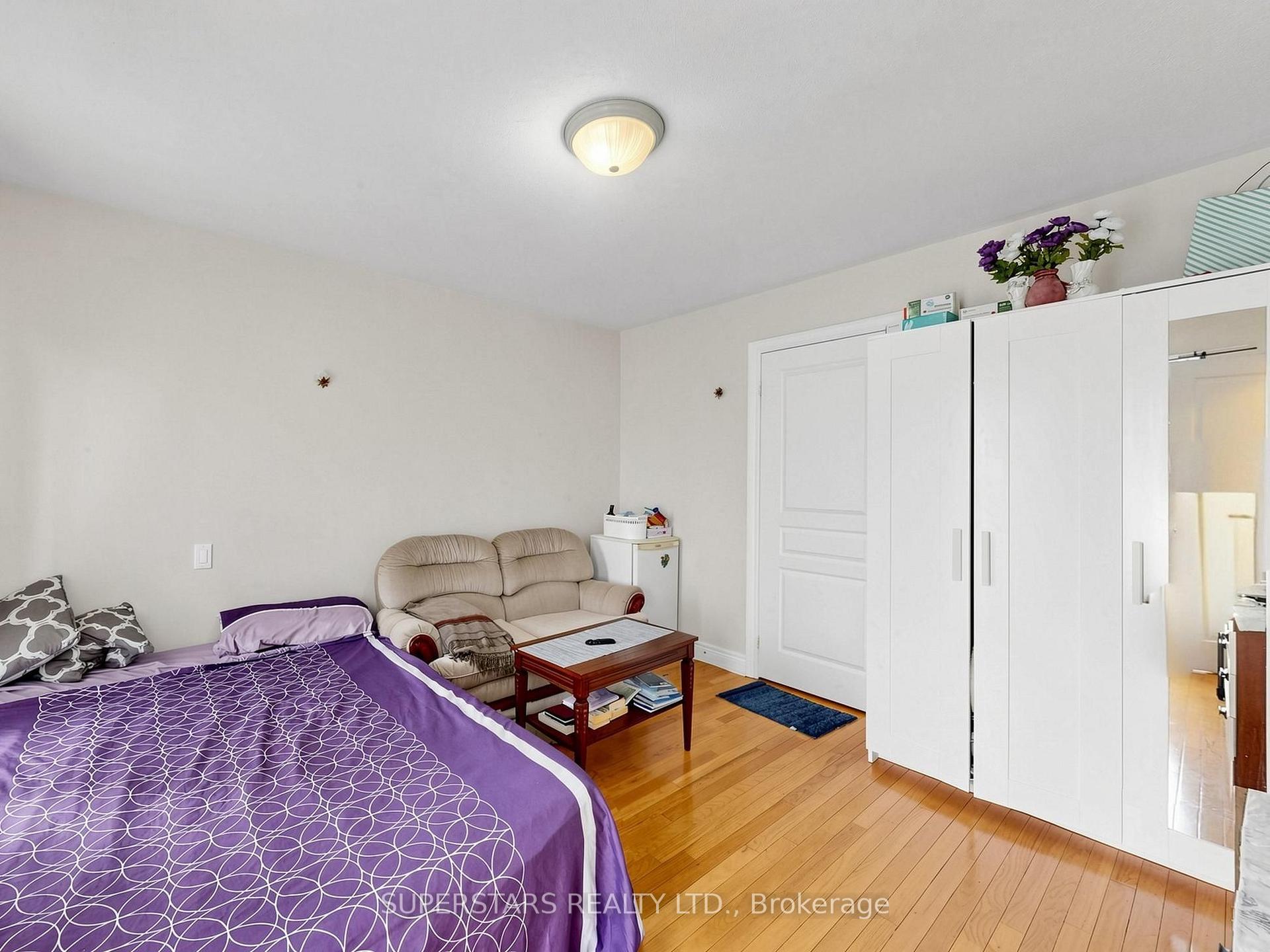 Photo 16 of 14 Bowsfield Road, North York, York University Heights — HOMEH