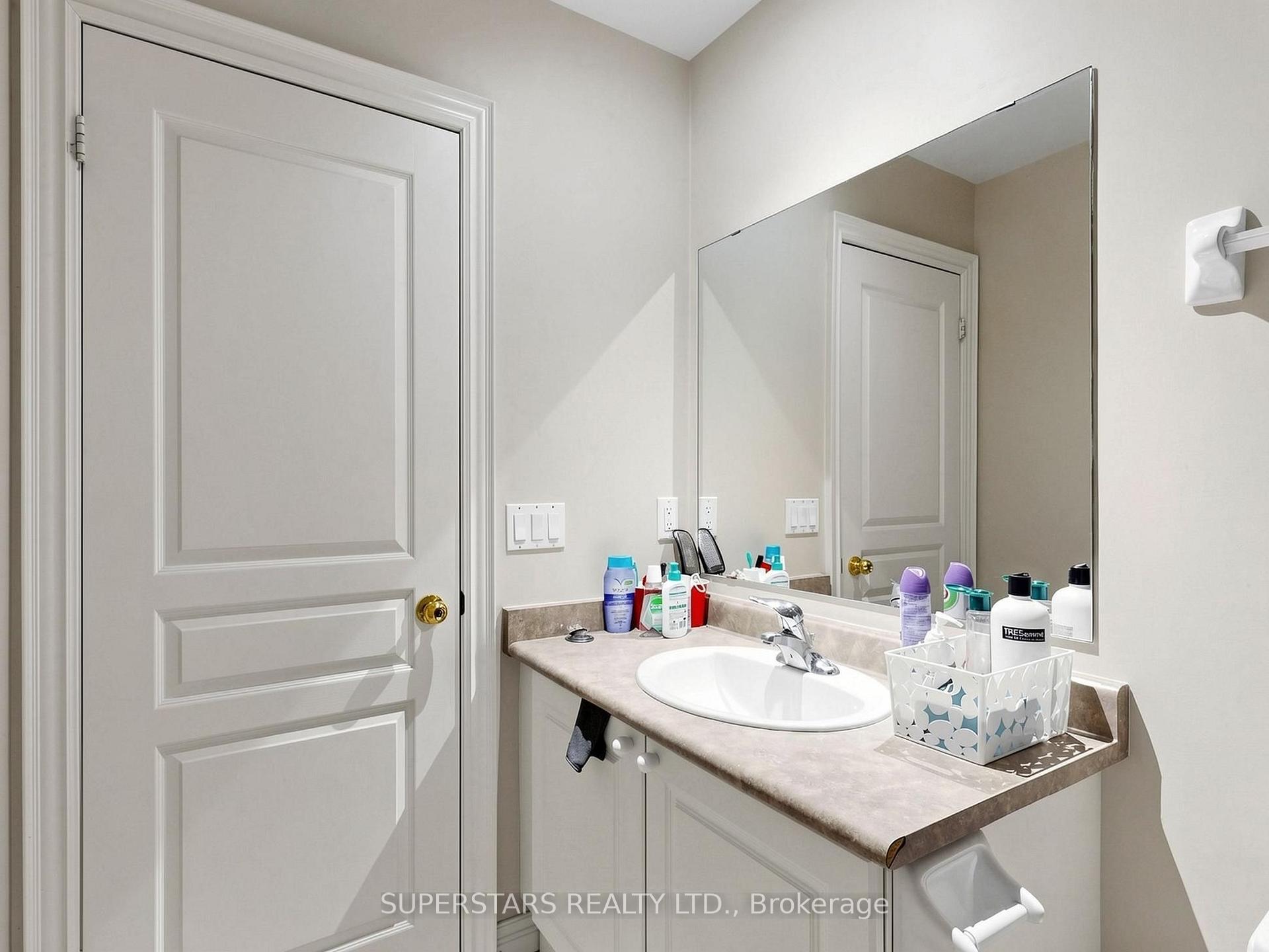 Photo 17 of 14 Bowsfield Road, North York, York University Heights — HOMEH
