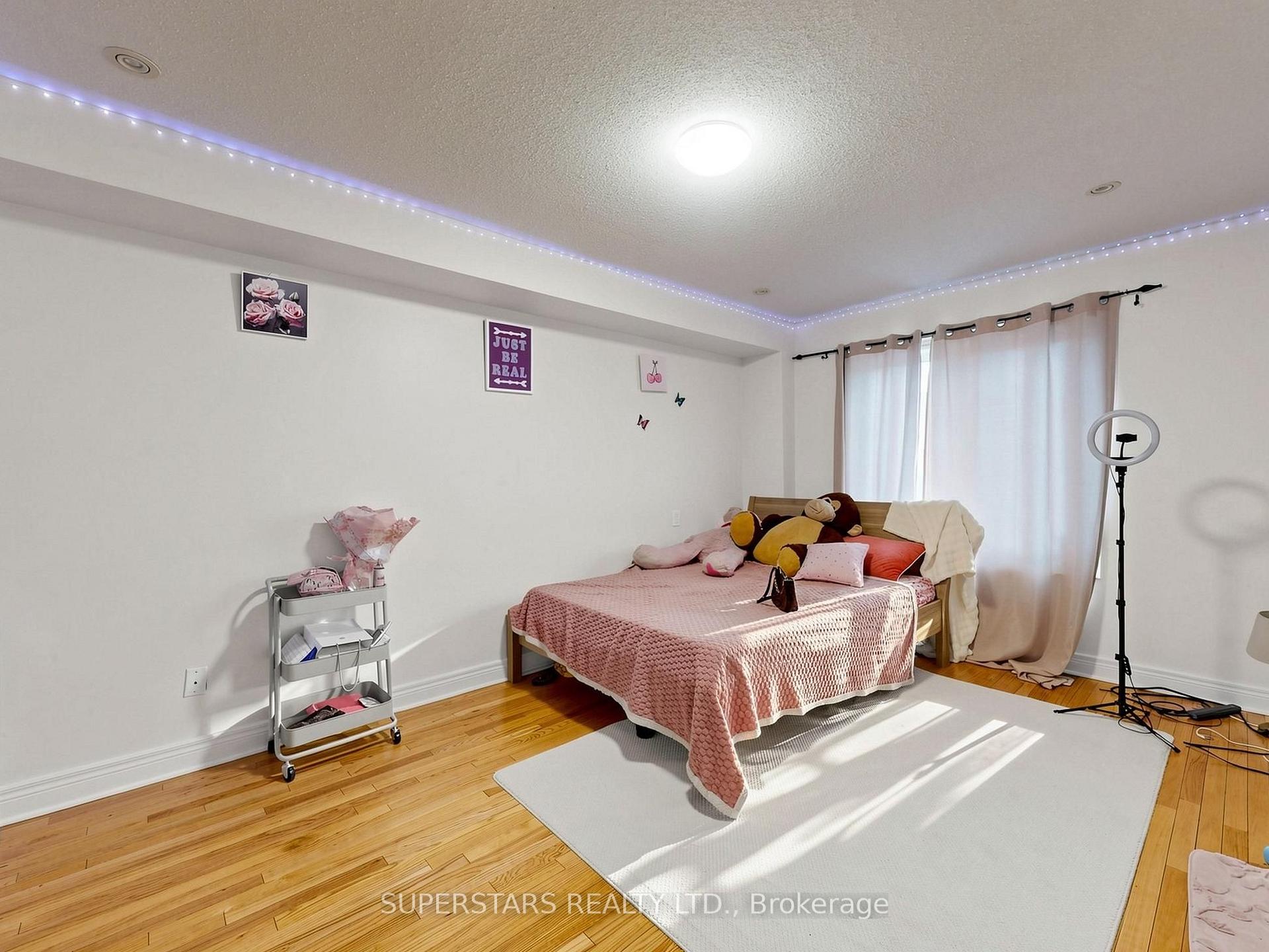 Photo 19 of 14 Bowsfield Road, North York, York University Heights — HOMEH