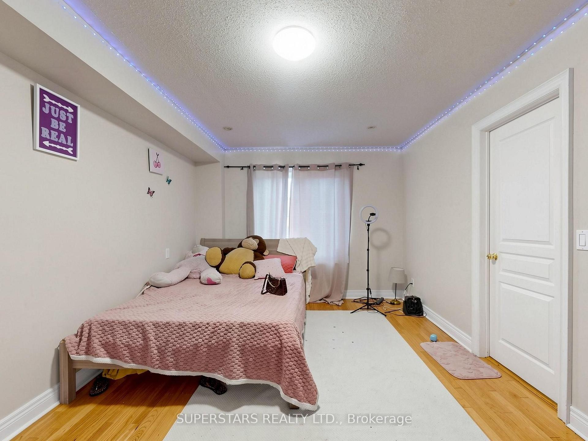 Photo 20 of 14 Bowsfield Road, North York, York University Heights — HOMEH