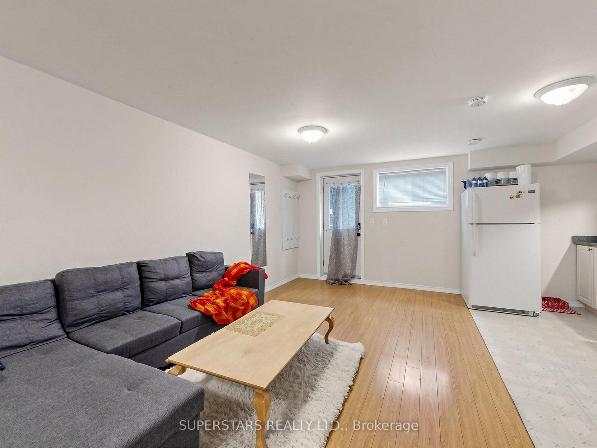 Photo 34 of 14 Bowsfield Road, North York, York University Heights — HOMEH