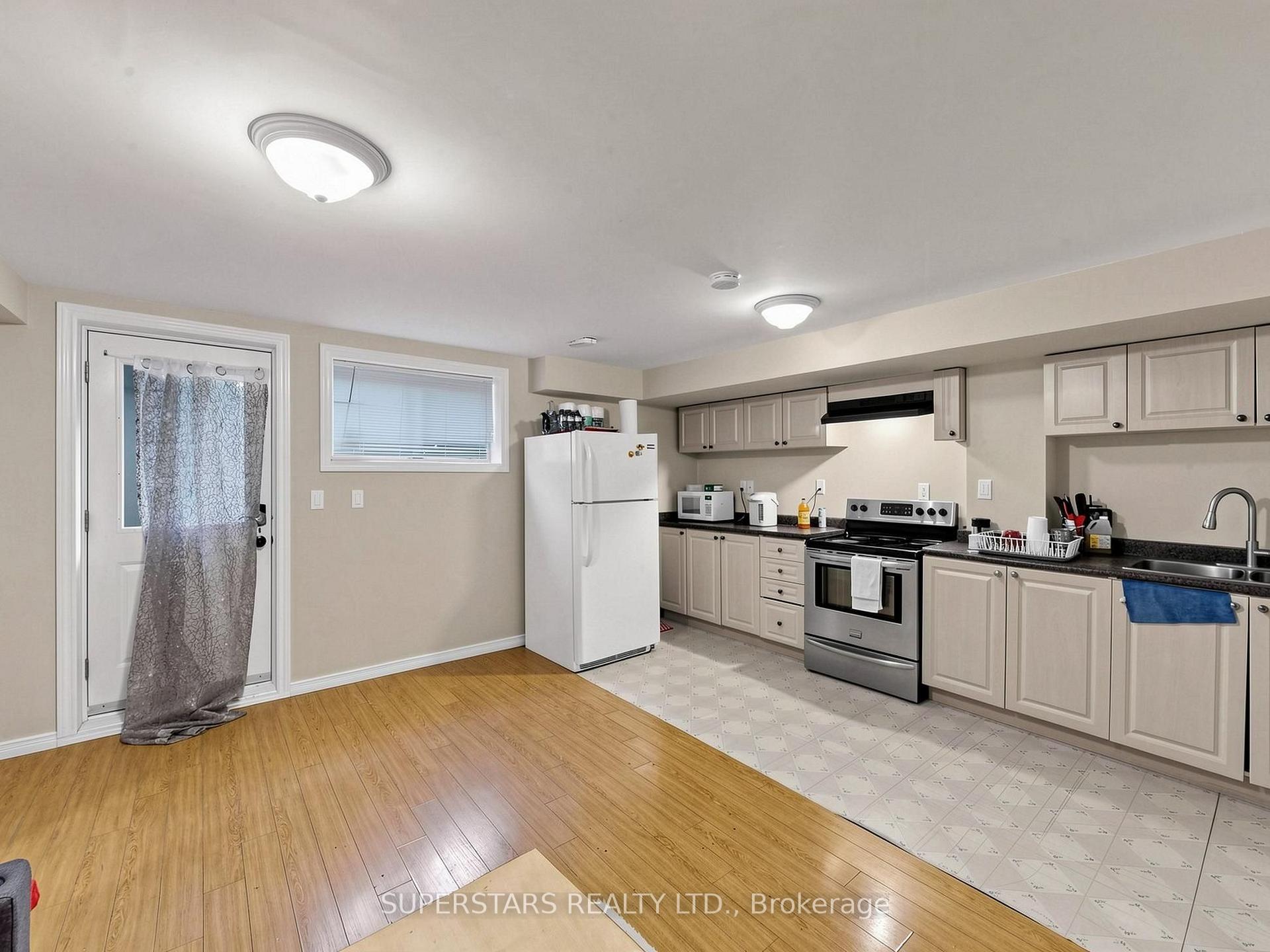 Photo 36 of 14 Bowsfield Road, North York, York University Heights — HOMEH