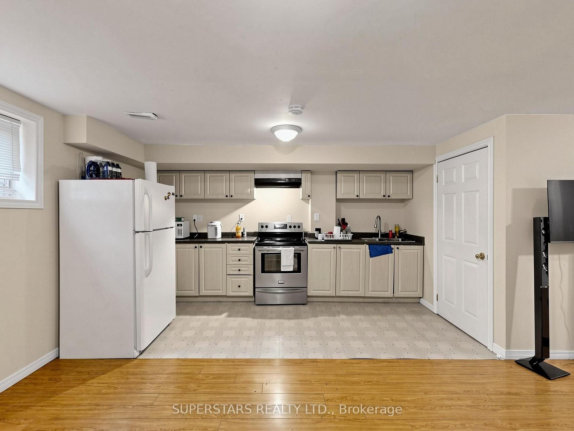Photo 37 of 14 Bowsfield Road, North York, York University Heights — HOMEH