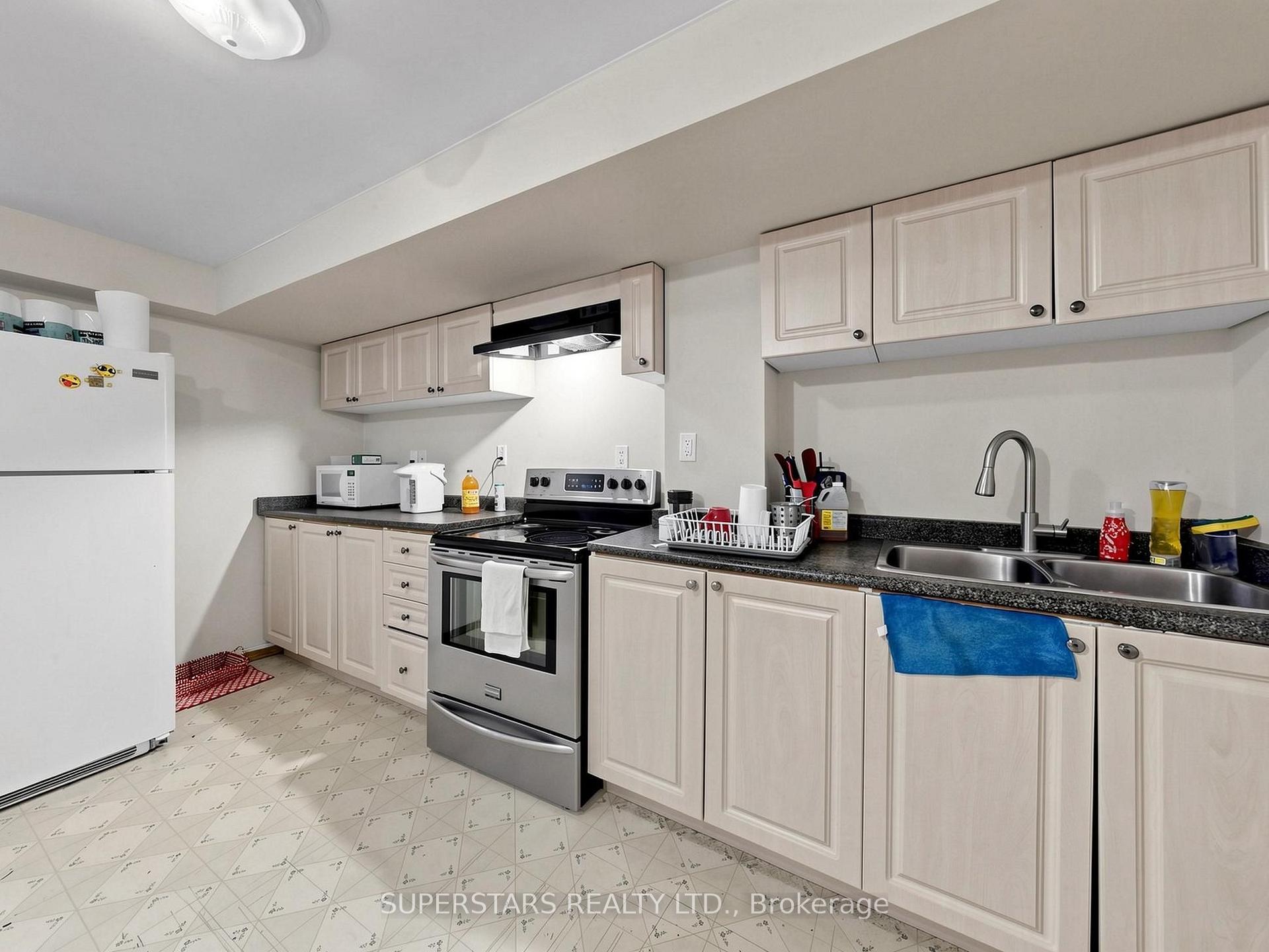 Photo 38 of 14 Bowsfield Road, North York, York University Heights — HOMEH