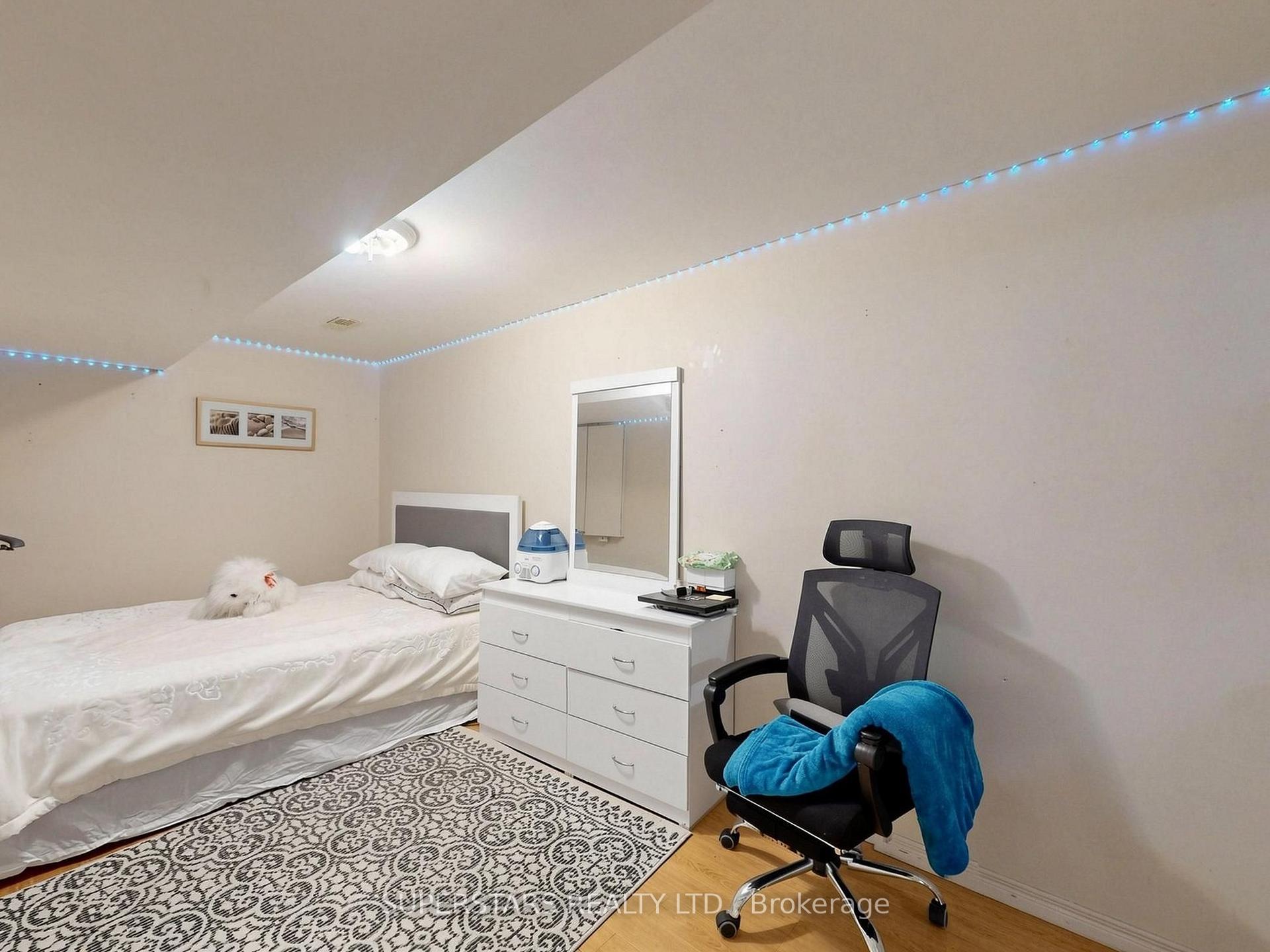 Photo 40 of 14 Bowsfield Road, North York, York University Heights — HOMEH