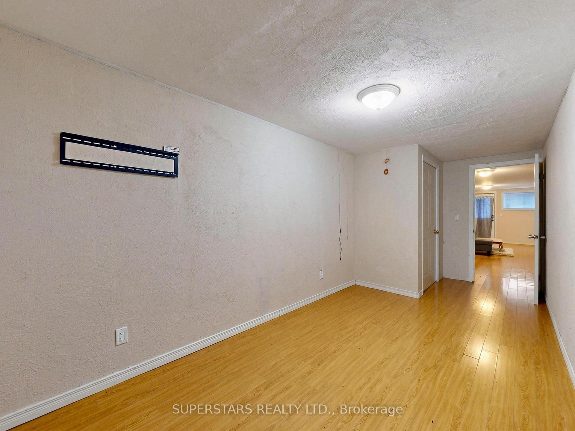 Photo 42 of 14 Bowsfield Road, North York, York University Heights — HOMEH