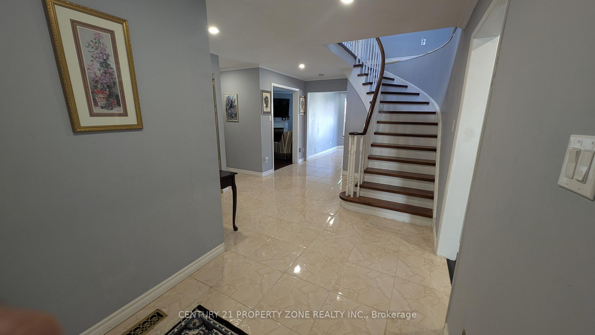 Photo 2 of 9 Corkett Drive, Brampton, Northwood Park — HOMEH