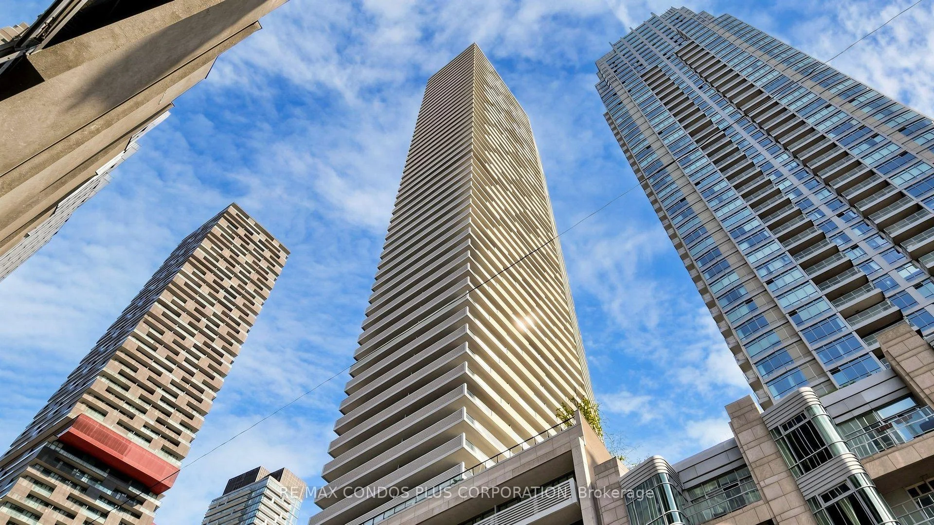 Photo 2 of Unit 506, 2221 Yonge Street, Toronto, Mount Pleasant West — HOMEH