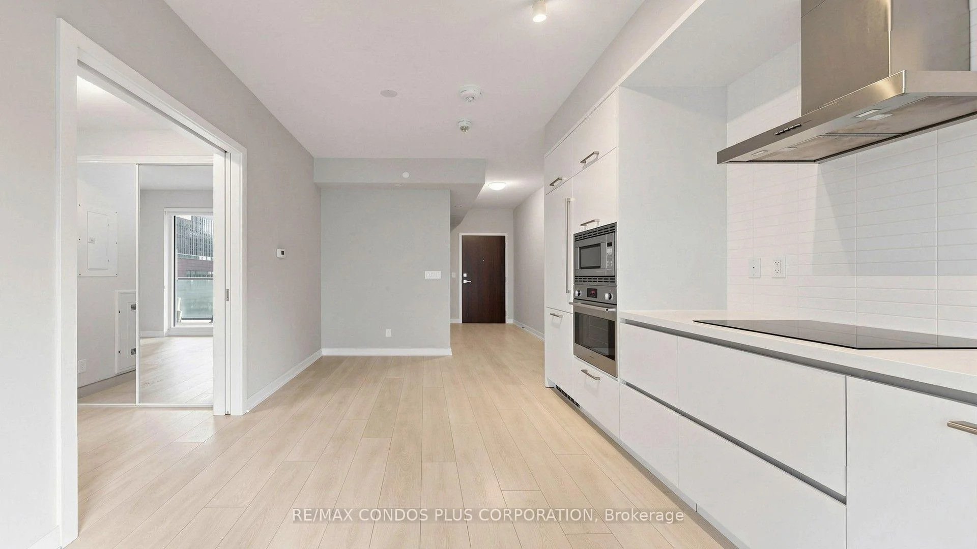 Photo 4 of Unit 506, 2221 Yonge Street, Toronto, Mount Pleasant West — HOMEH