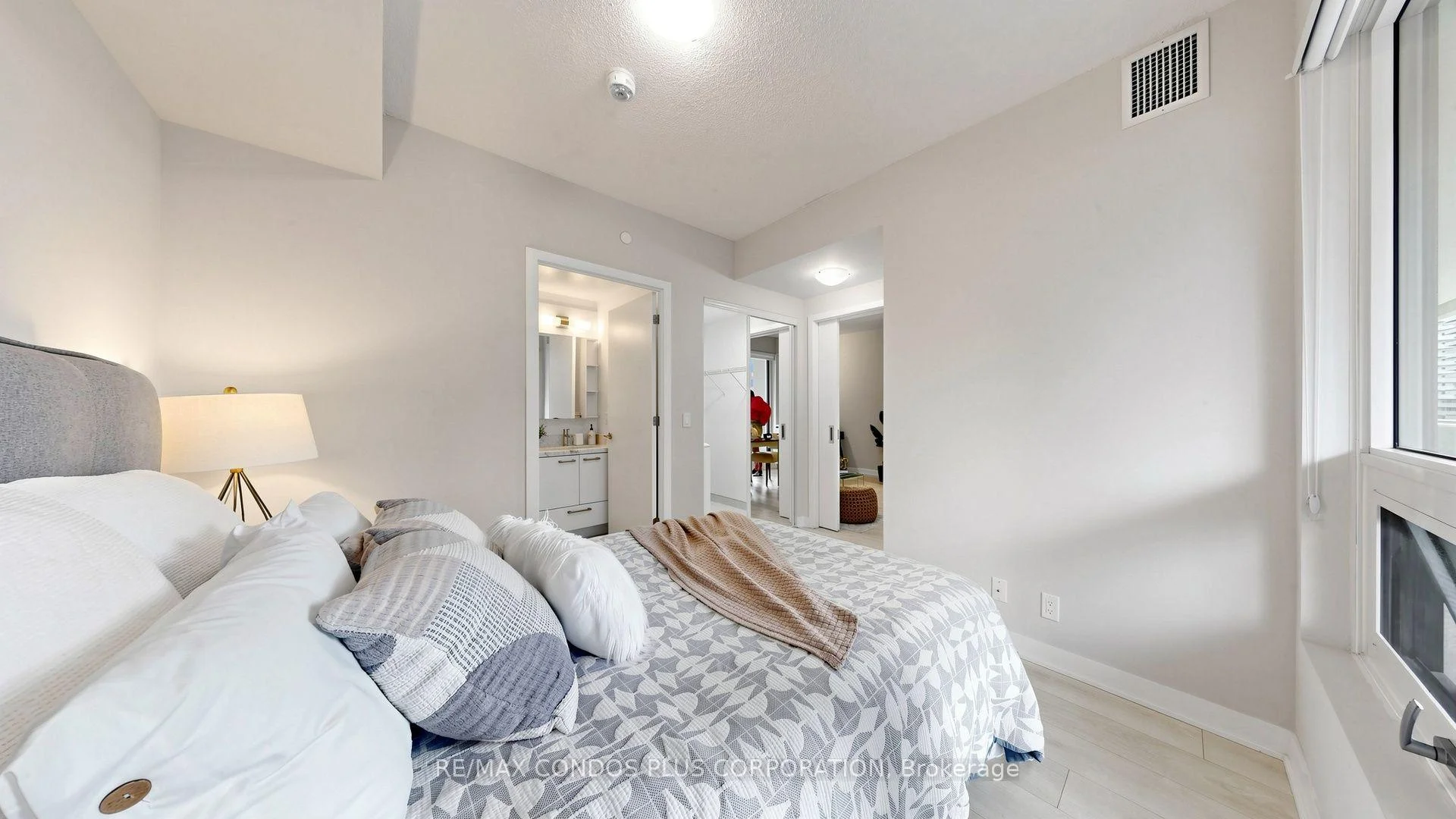 Photo 55 of Unit 506, 2221 Yonge Street, Toronto, Mount Pleasant West — HOMEH