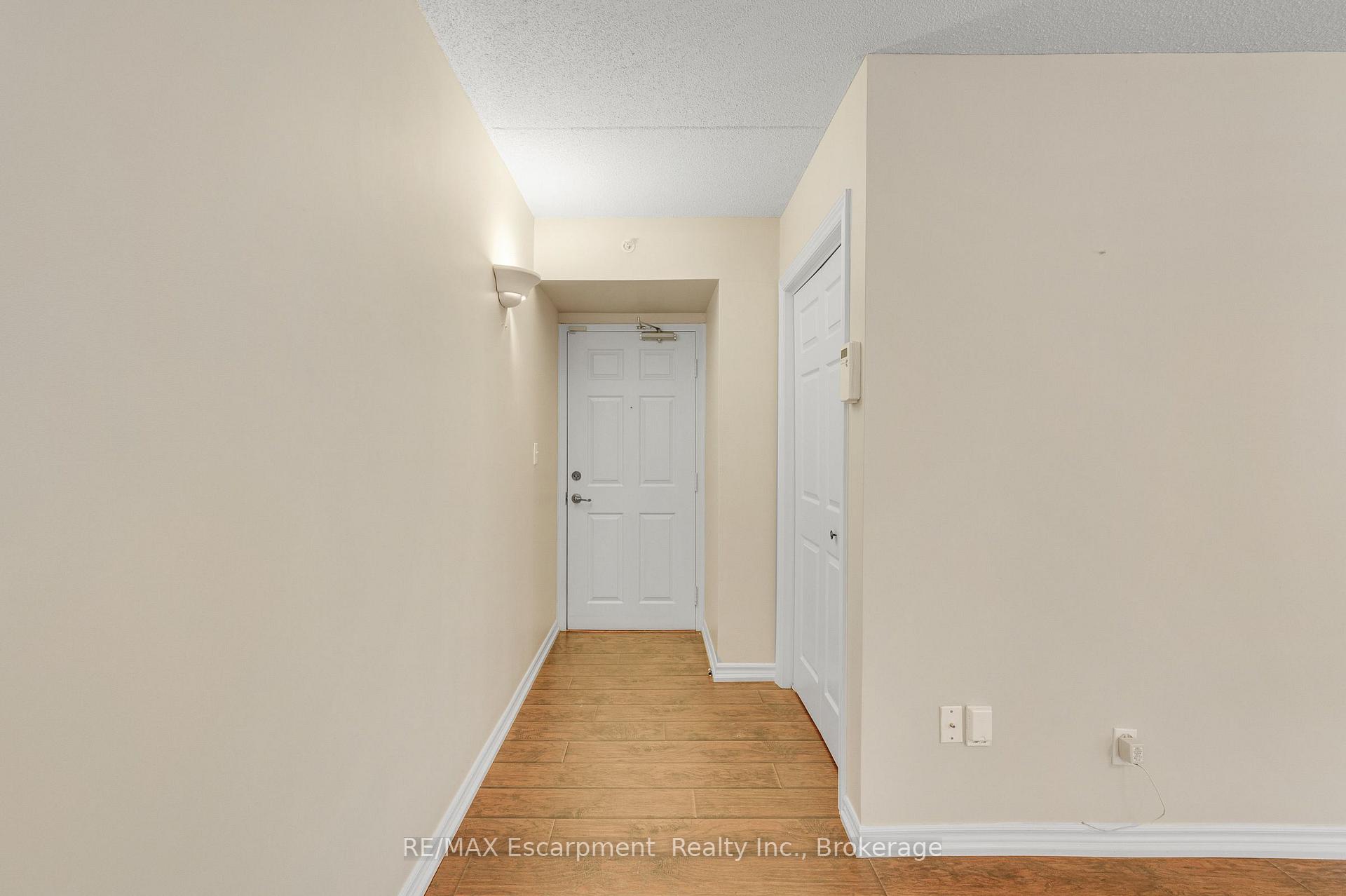 Photo 4 of Unit 102, 2075 Appleby Line, Burlington, Uptown — HOMEH