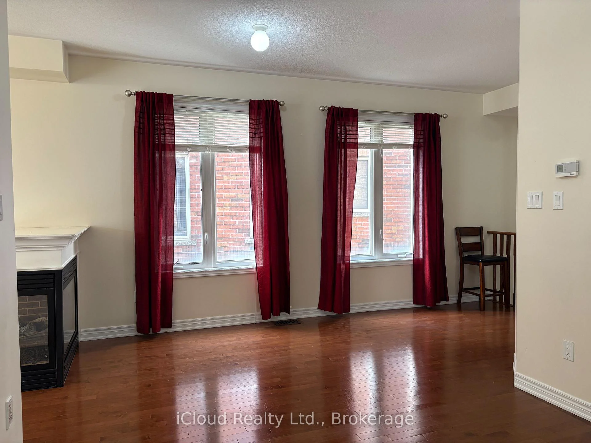 Photo 1 of 539 Coach Drive, Mississauga, Hurontario — HOMEH