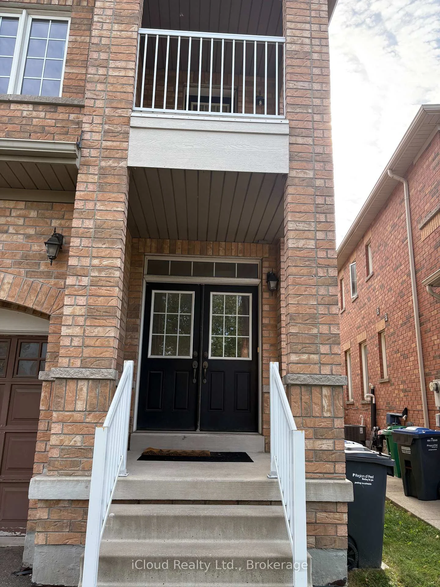 Photo 6 of 539 Coach Drive, Mississauga, Hurontario — HOMEH