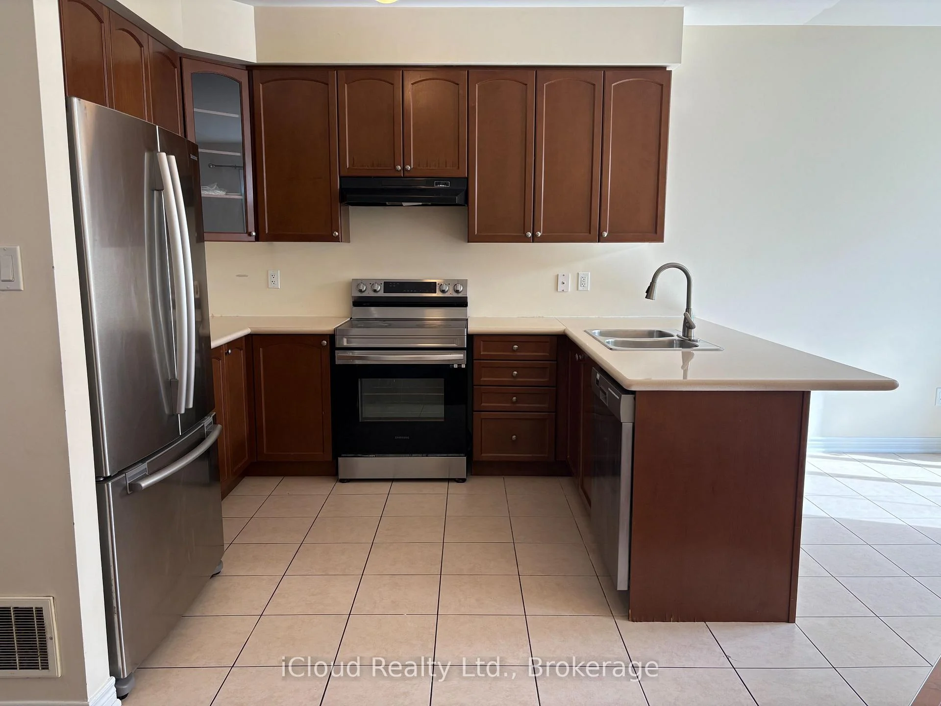 Photo 16 of 539 Coach Drive, Mississauga, Hurontario — HOMEH