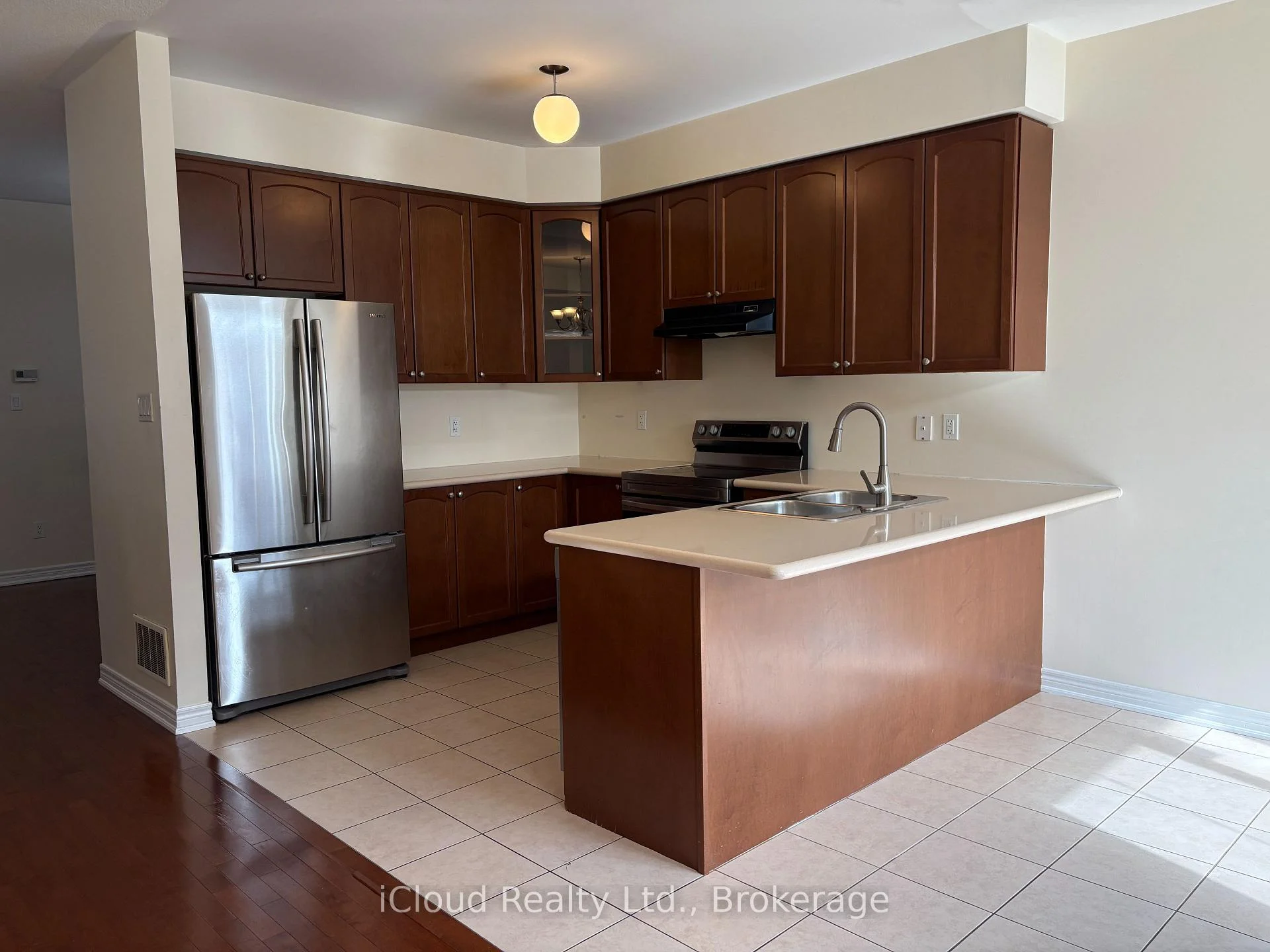 Photo 18 of 539 Coach Drive, Mississauga, Hurontario — HOMEH