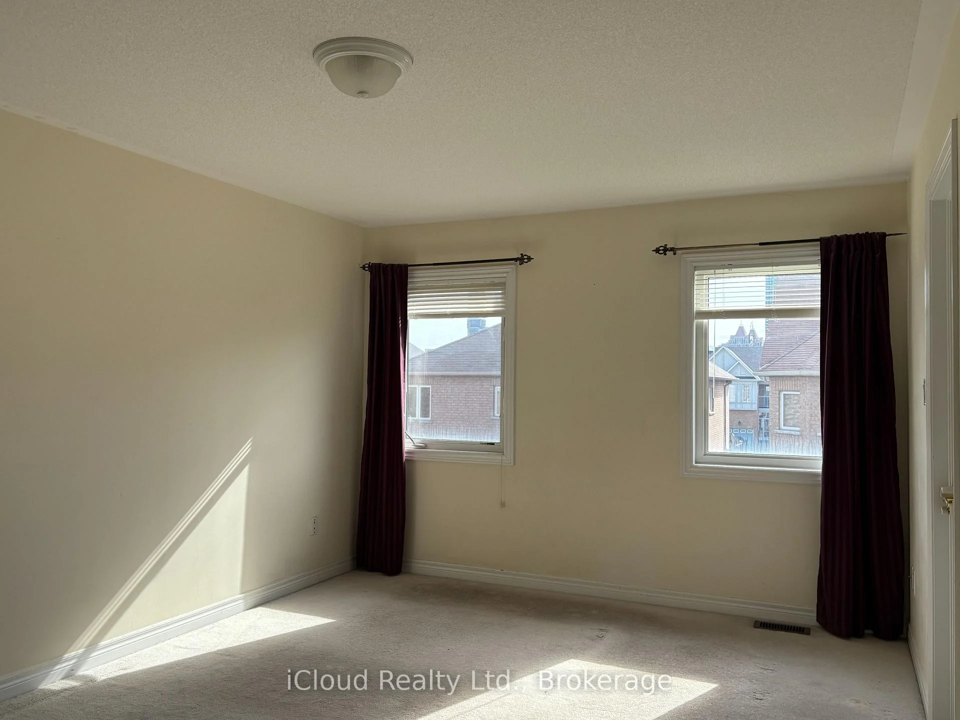 Photo 32 of 539 Coach Drive, Mississauga, Hurontario — HOMEH