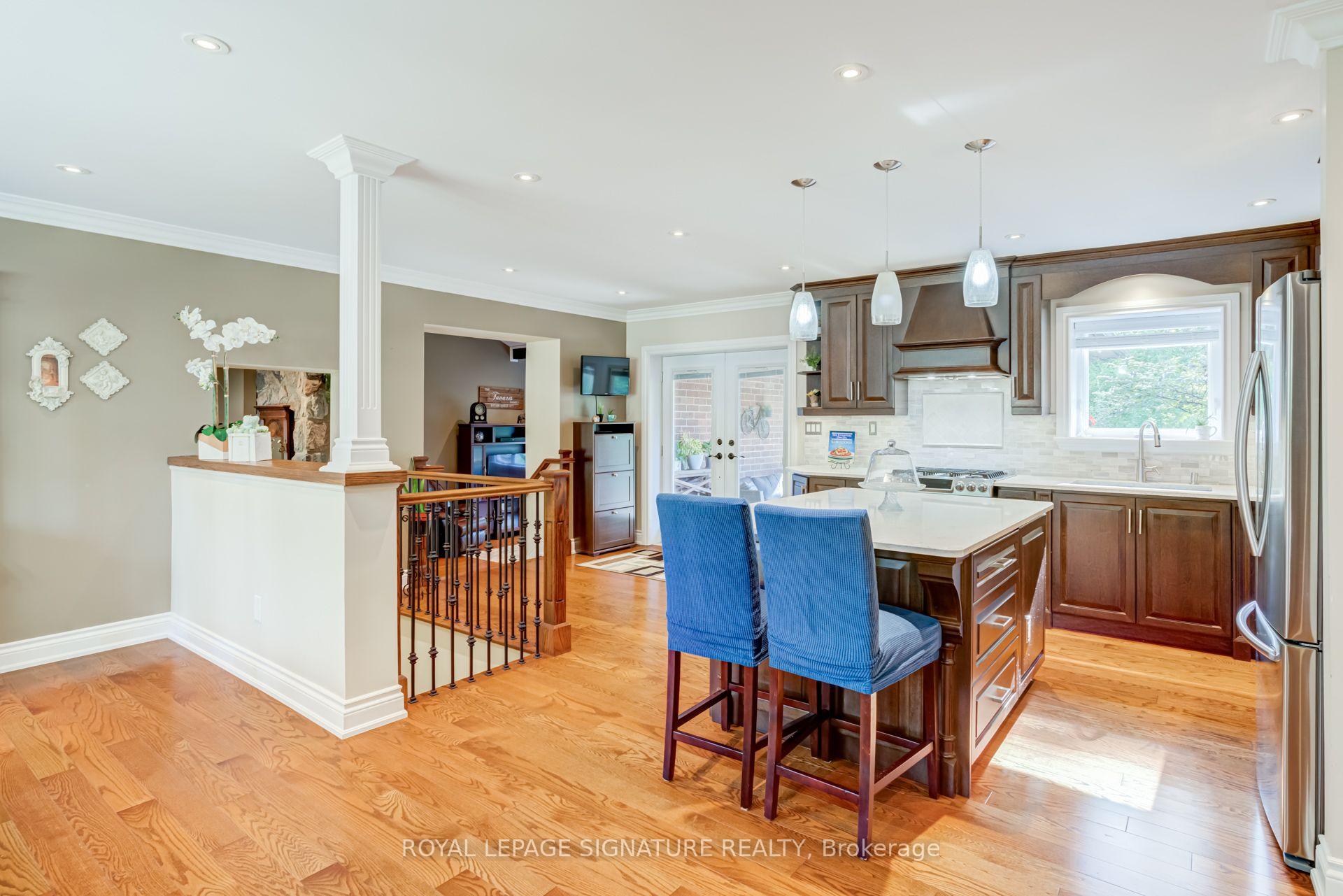 Photo 3 of 2544 Sharon Crescent, Mississauga, Erindale — HOMEH
