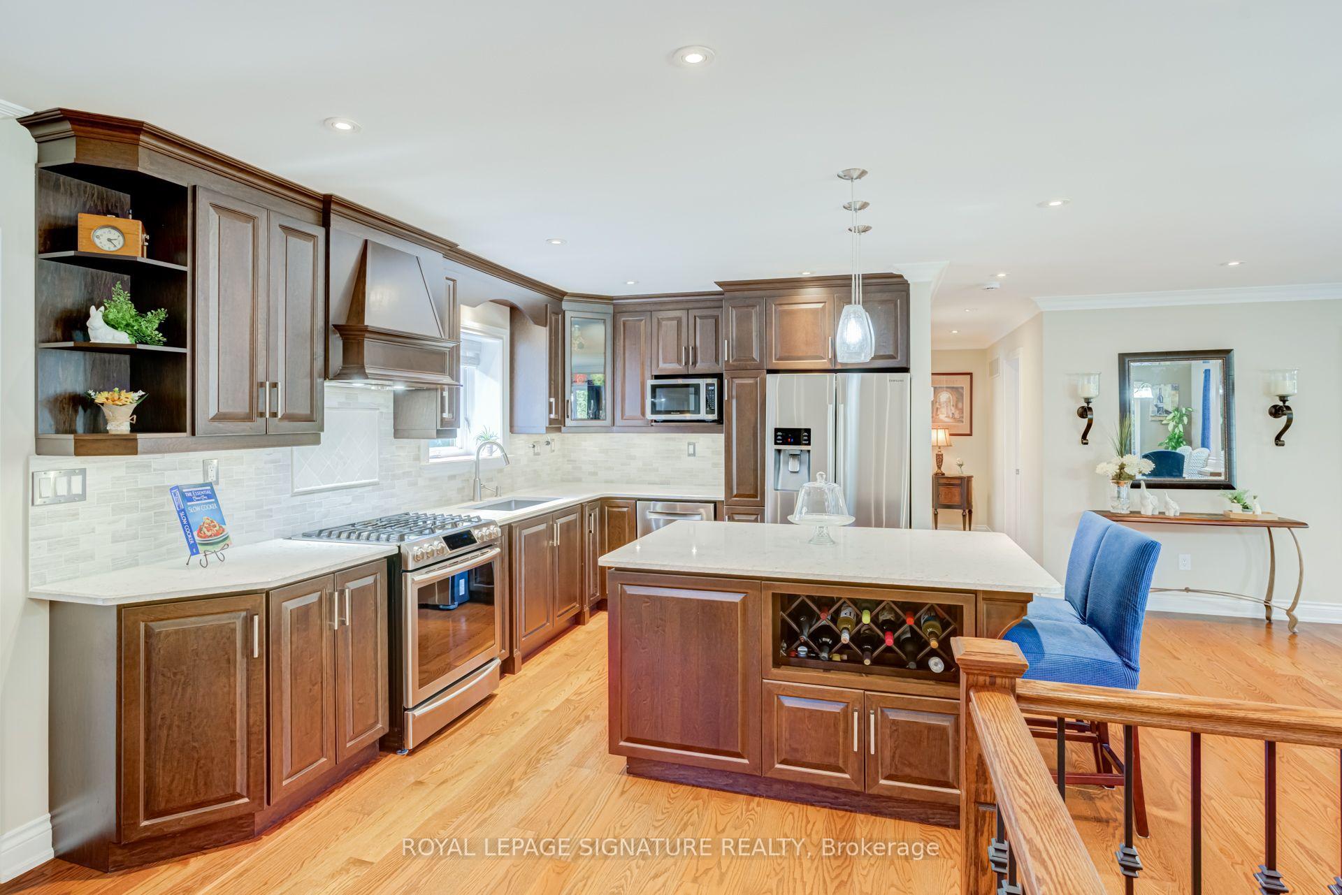 Photo 4 of 2544 Sharon Crescent, Mississauga, Erindale — HOMEH