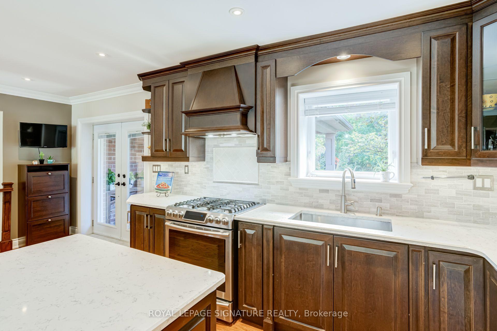 Photo 5 of 2544 Sharon Crescent, Mississauga, Erindale — HOMEH