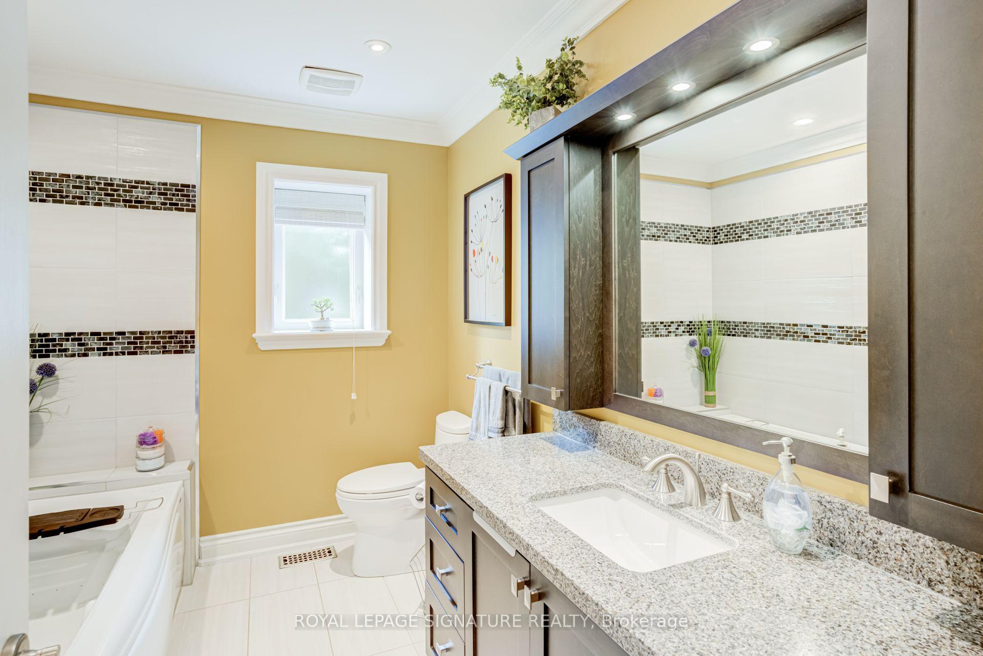 Photo 8 of 2544 Sharon Crescent, Mississauga, Erindale — HOMEH