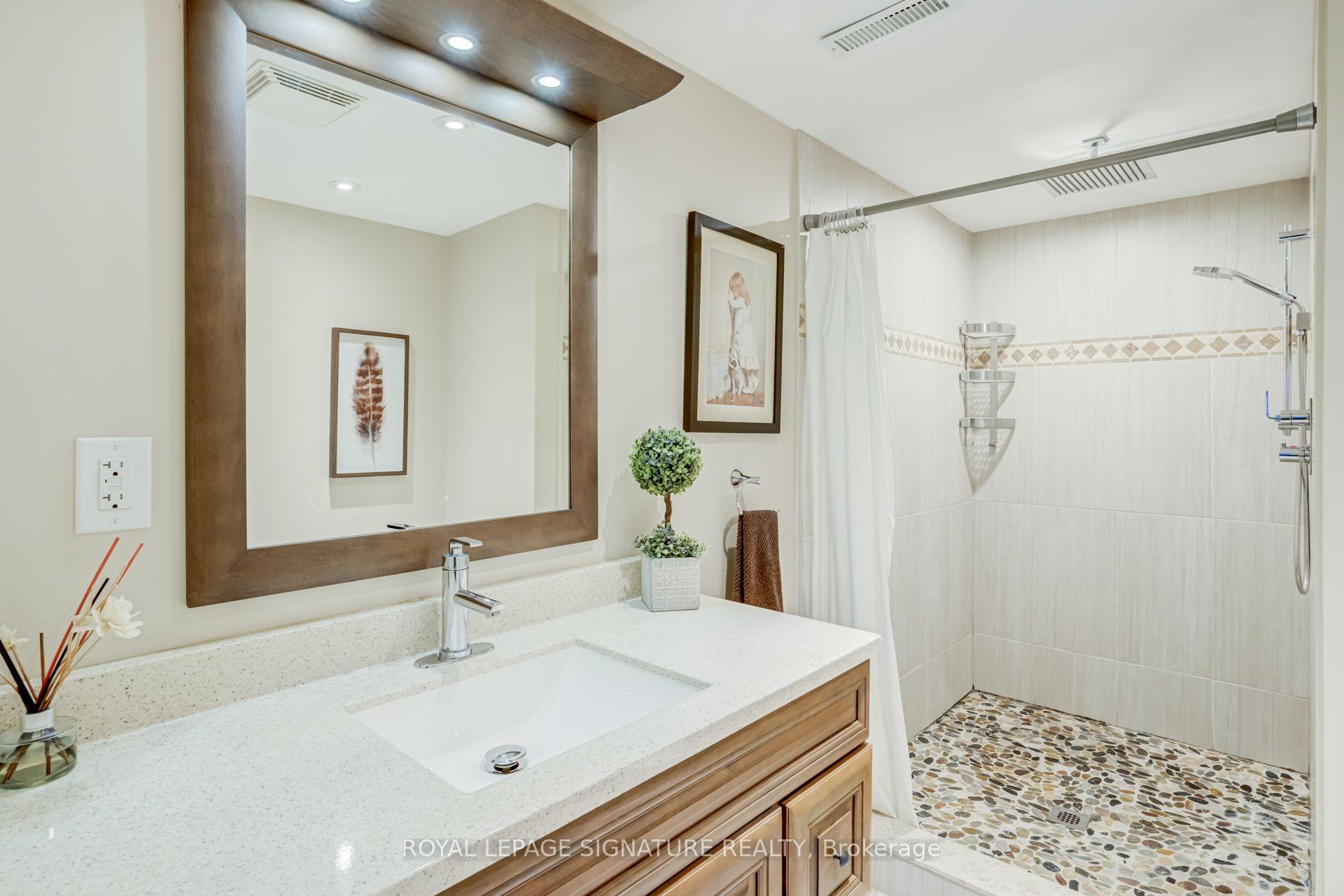 Photo 19 of 2544 Sharon Crescent, Mississauga, Erindale — HOMEH
