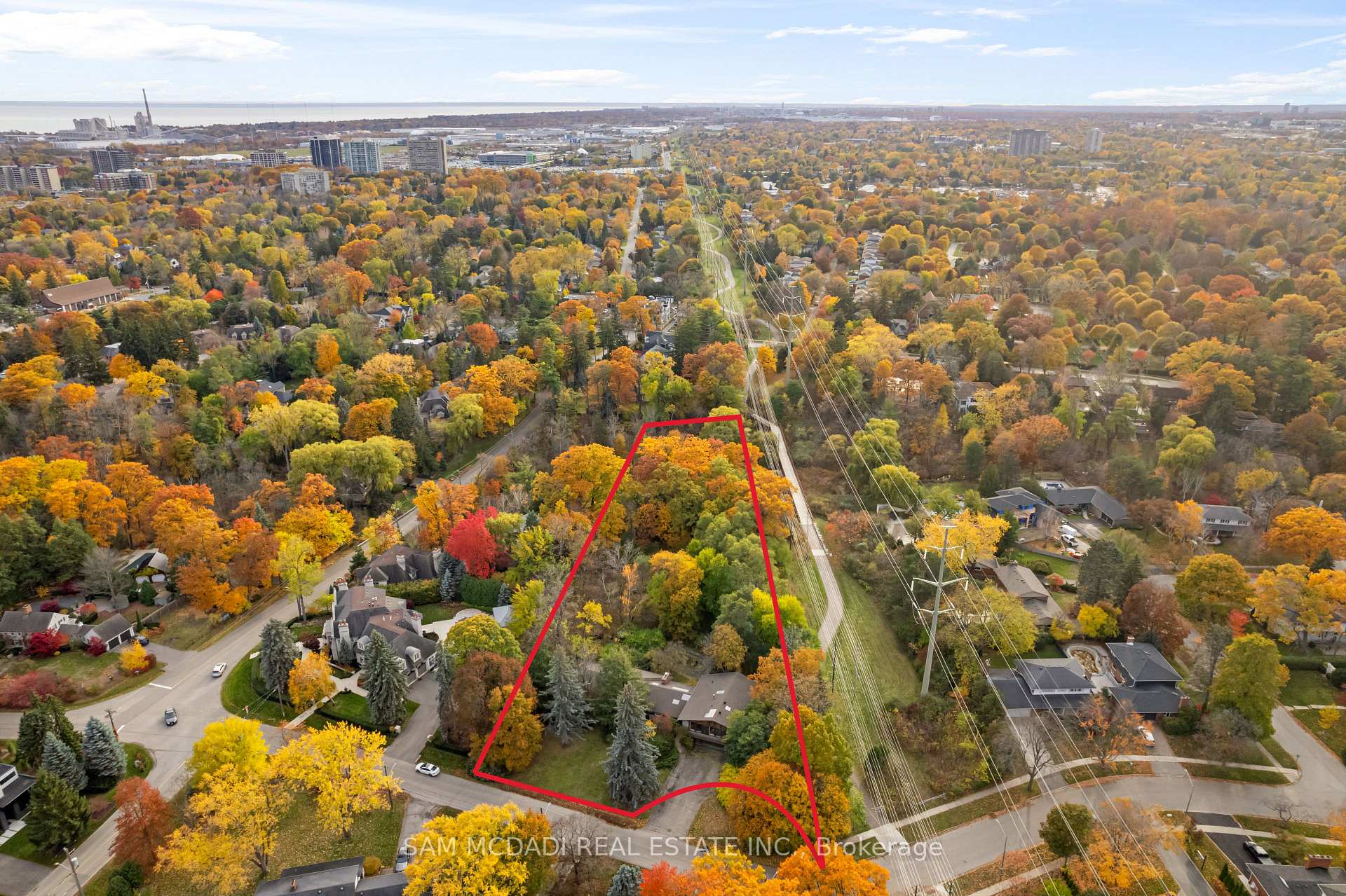 Photo 3 of 1310 Ravine Drive, Mississauga, Lorne Park — HOMEH