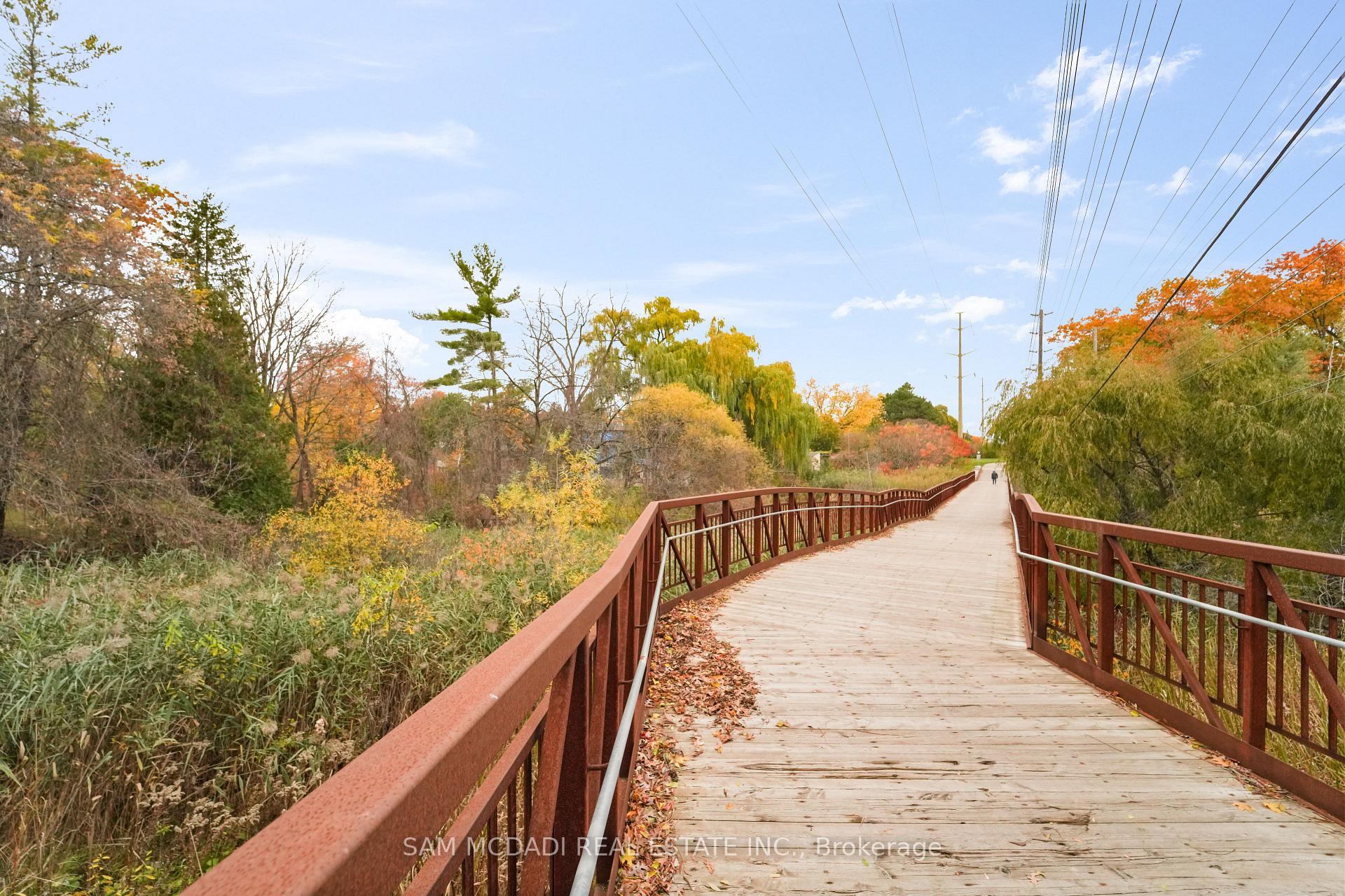 Photo 13 of 1310 Ravine Drive, Mississauga, Lorne Park — HOMEH