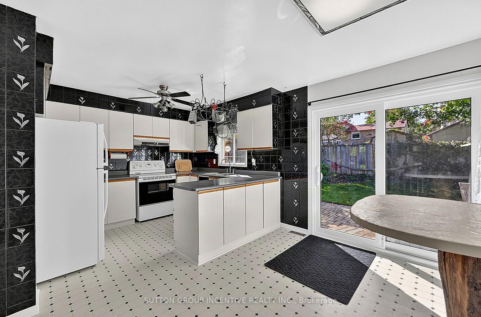 Photo 9 of 38 Trillium Crescent, Barrie, Allandale Heights — HOMEH
