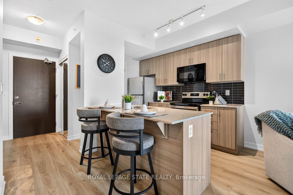 Photo 3 of Unit 708, 550 North Service Road, Grimsby, Grimsby Beach — HOMEH