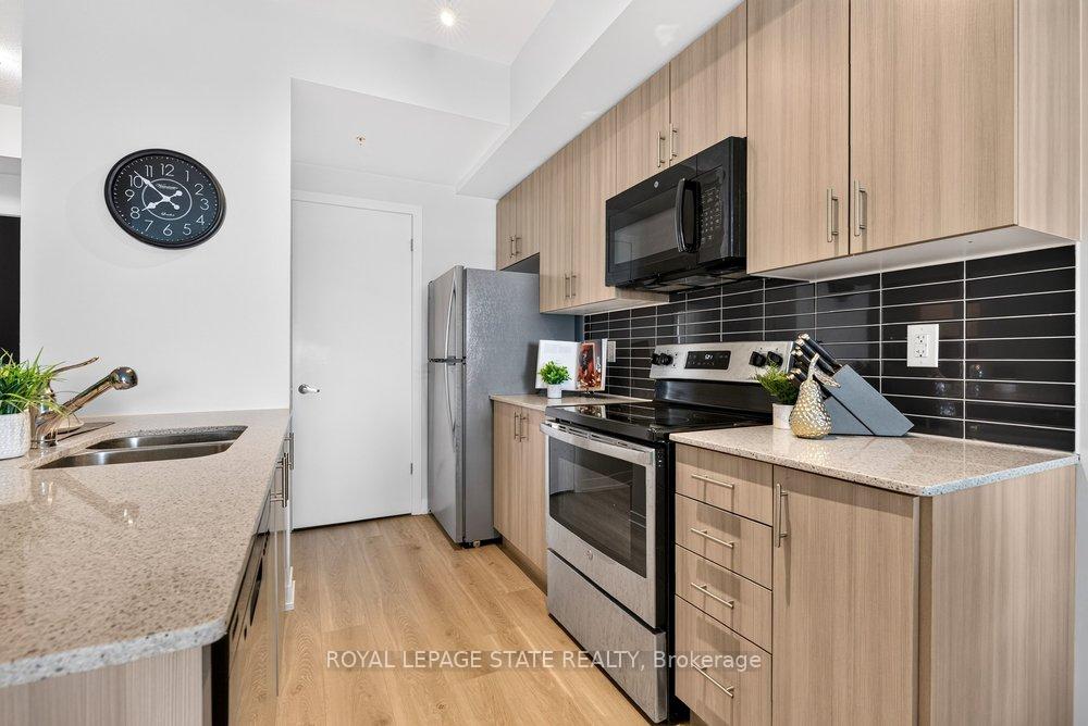 Photo 13 of Unit 708, 550 North Service Road, Grimsby, Grimsby Beach — HOMEH
