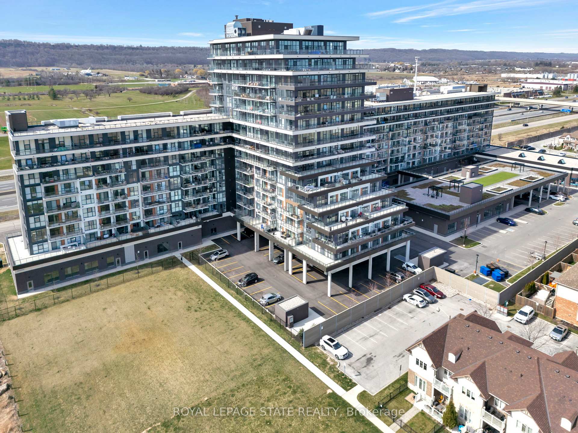 Photo 27 of Unit 708, 550 North Service Road, Grimsby, Grimsby Beach — HOMEH